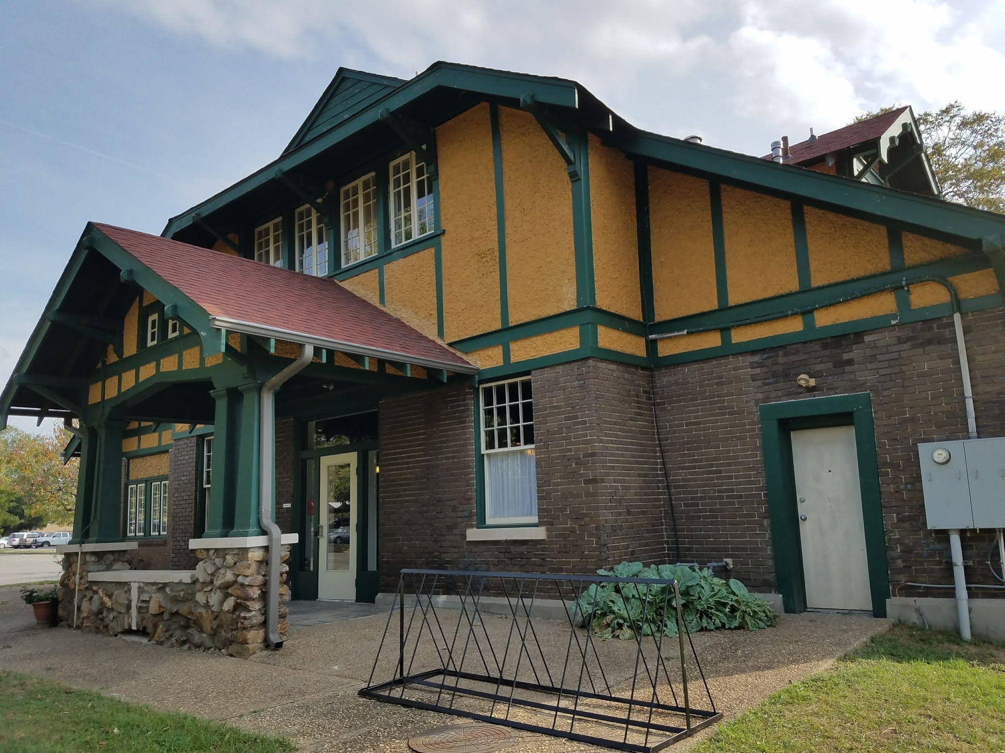 HI Little Rock Firehouse Hostel & Museum