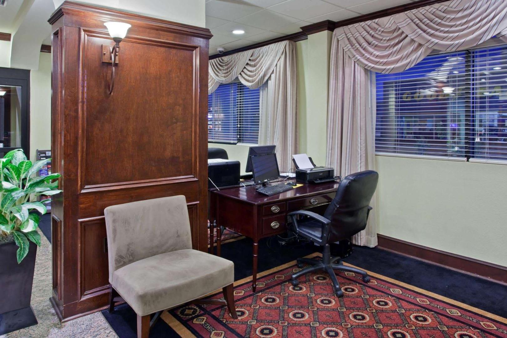 La Quinta Inn & Suites by Wyndham Downtown Conference Center