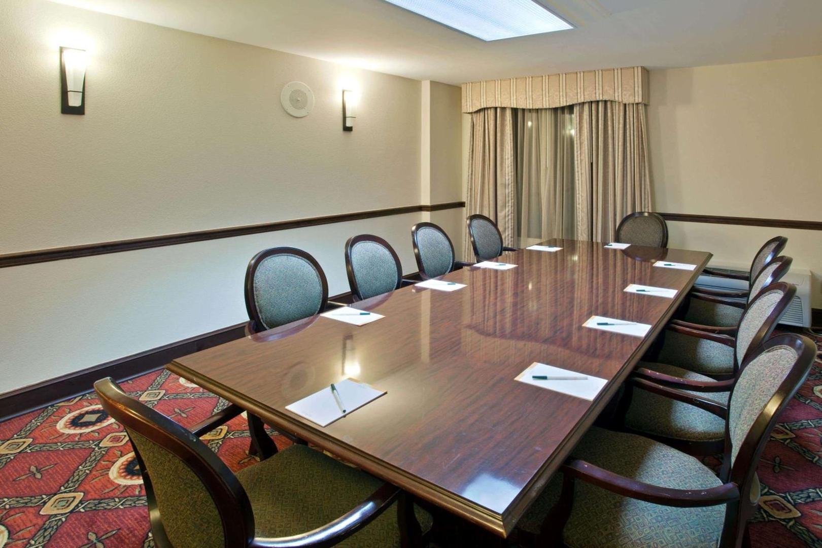La Quinta Inn & Suites by Wyndham Downtown Conference Center