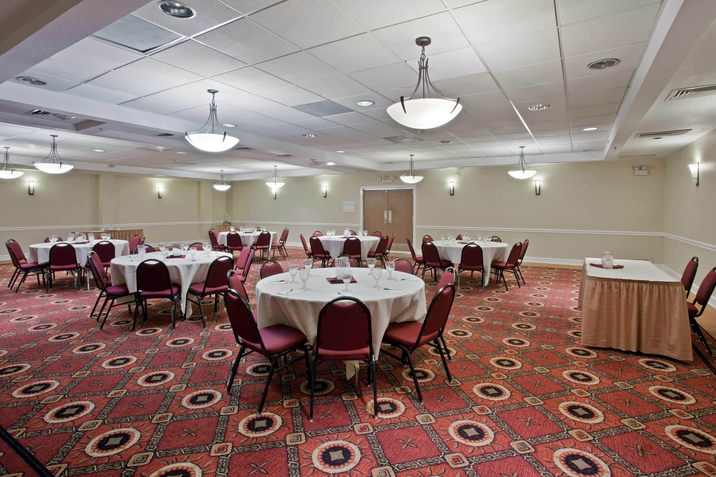 La Quinta Inn & Suites by Wyndham Downtown Conference Center