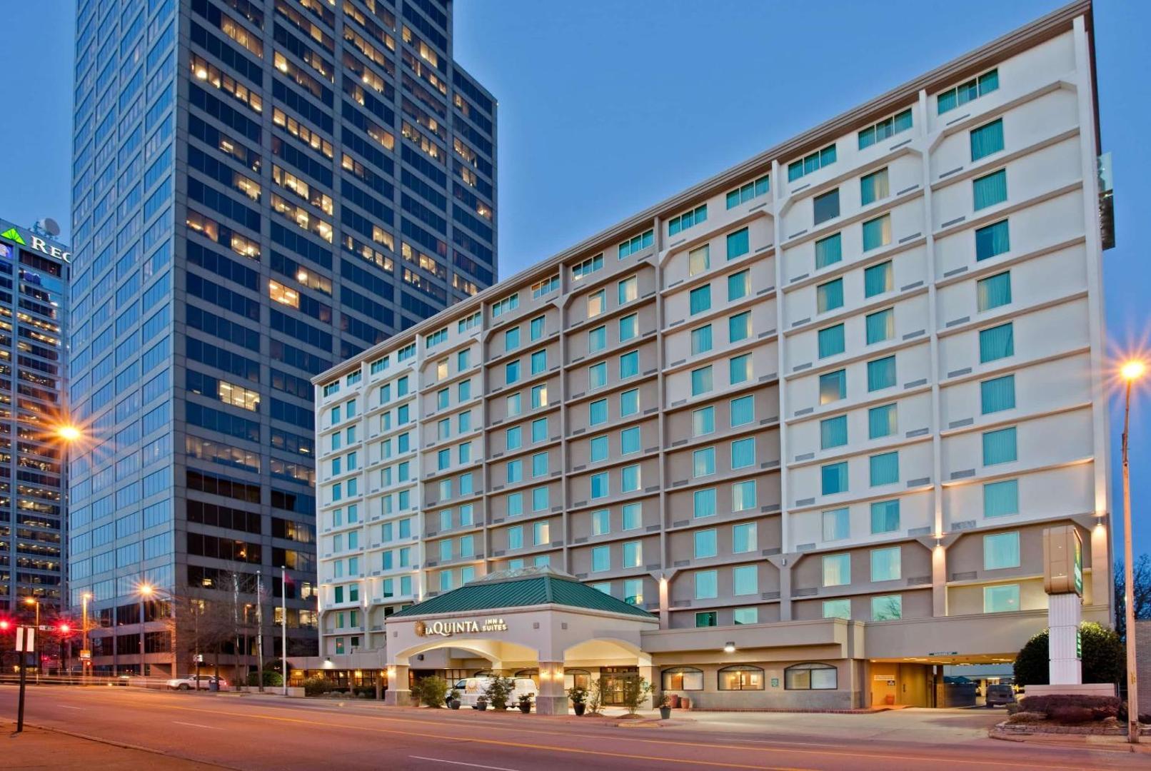 La Quinta Inn & Suites by Wyndham Downtown Conference Center