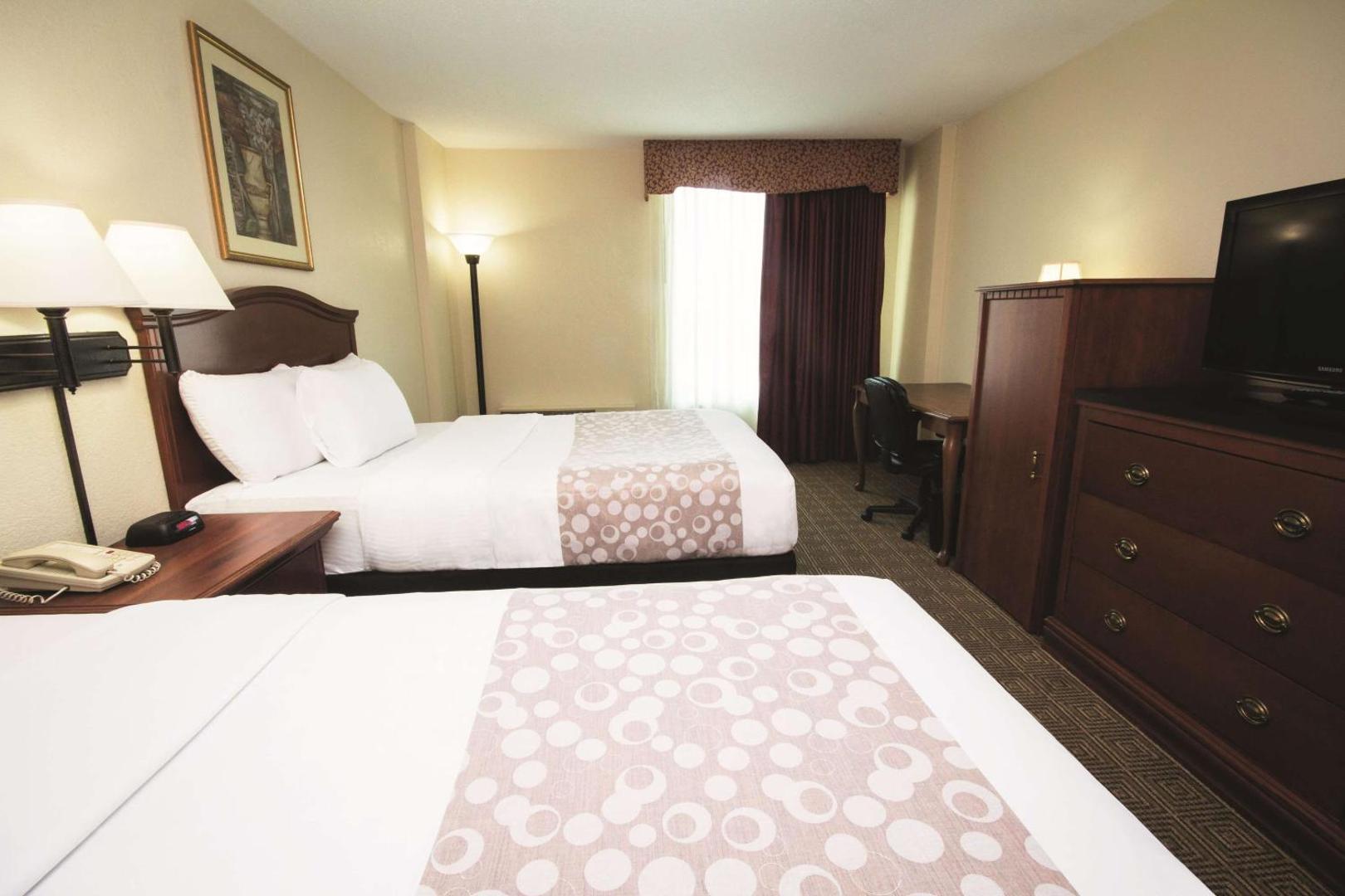 La Quinta Inn & Suites by Wyndham Downtown Conference Center