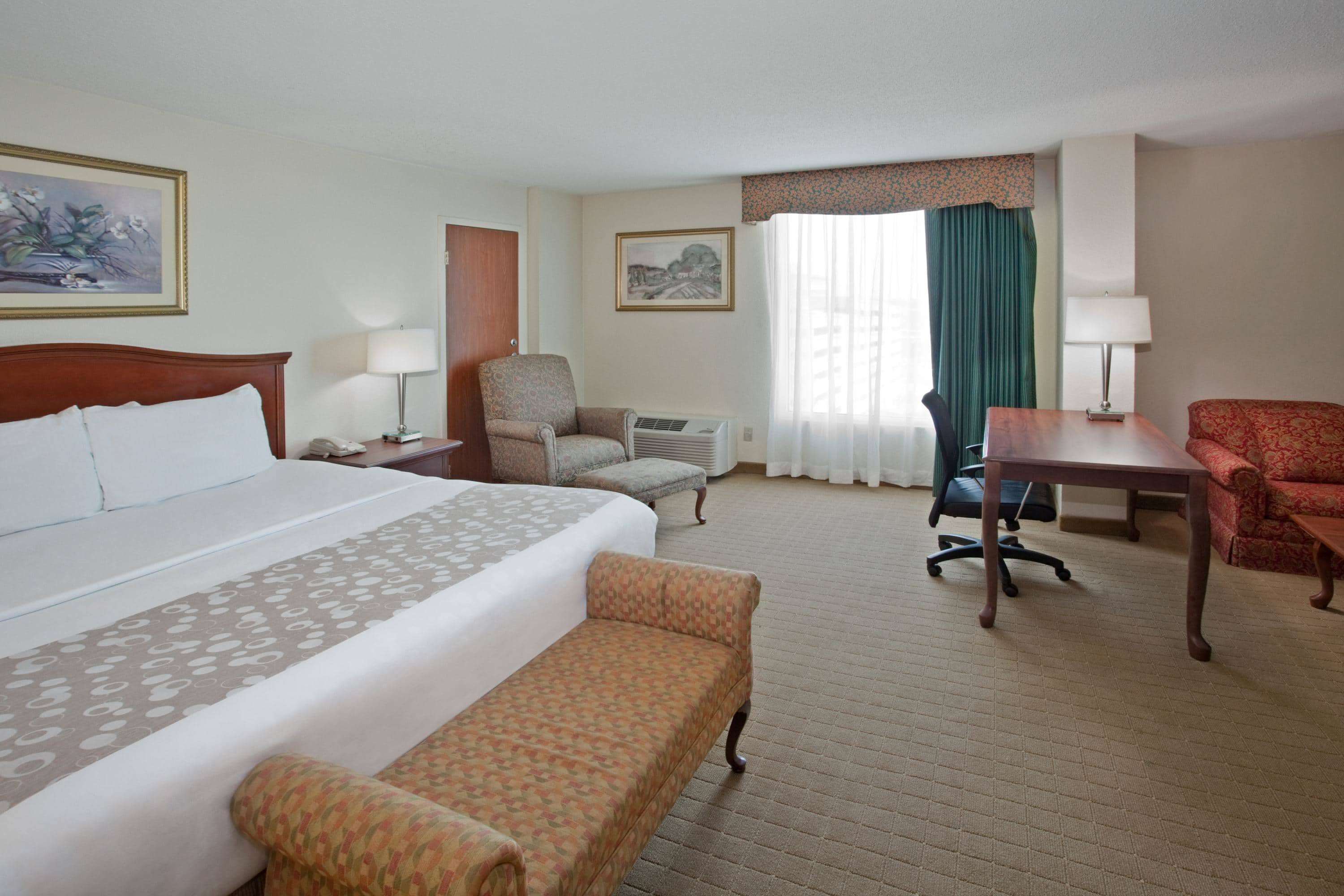 La Quinta Inn & Suites by Wyndham Downtown Conference Center