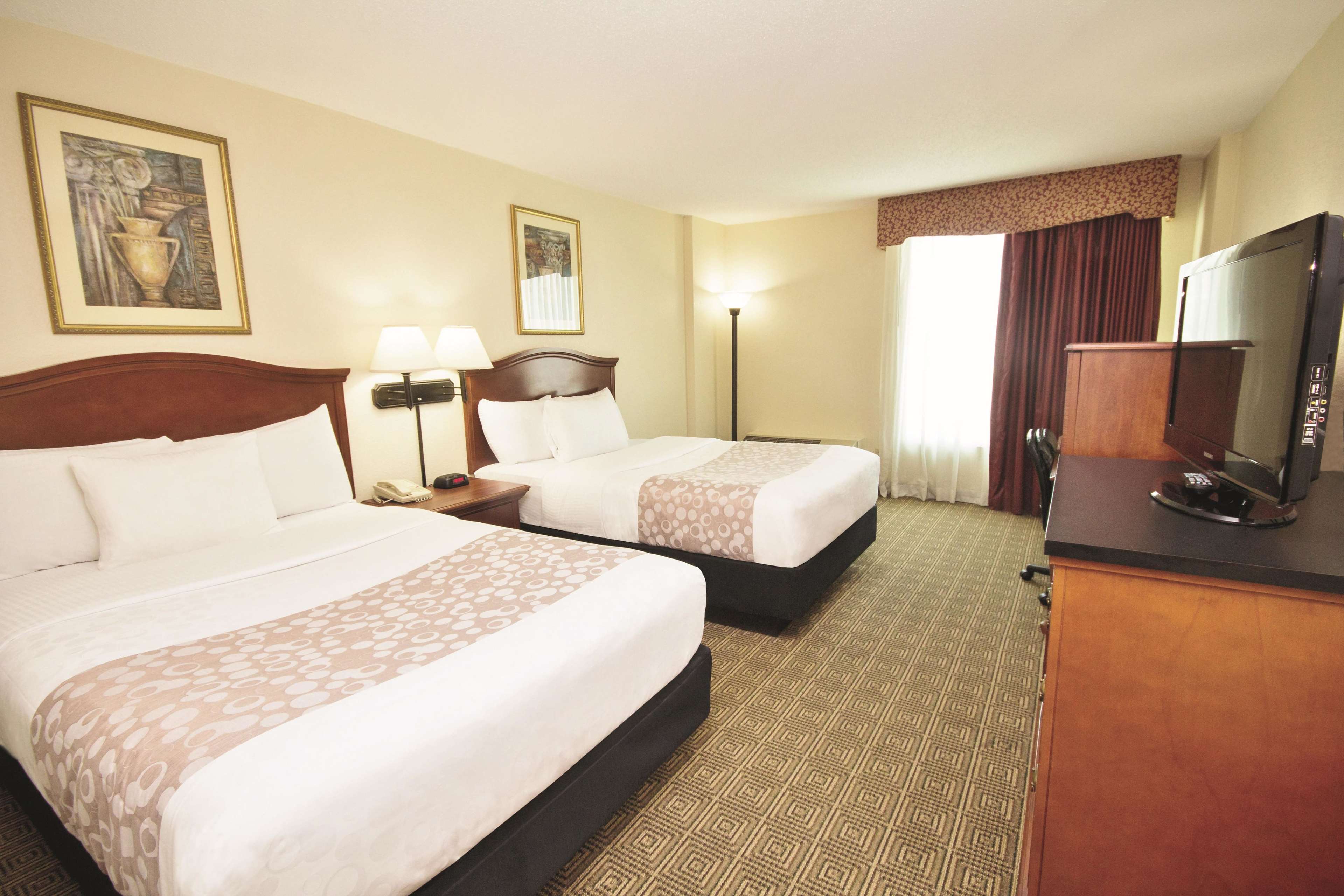 La Quinta Inn & Suites by Wyndham Downtown Conference Center