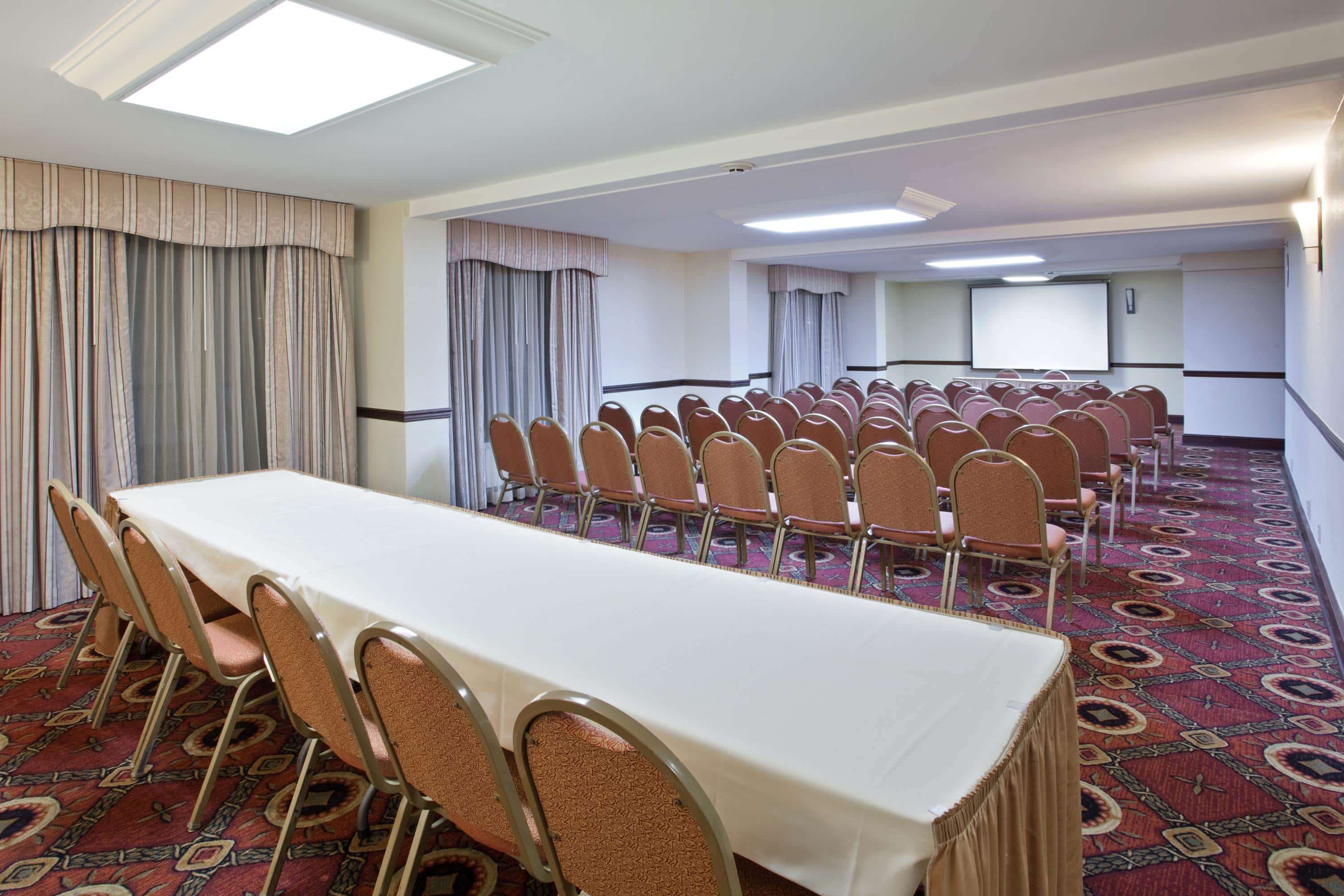 La Quinta Inn & Suites by Wyndham Downtown Conference Center