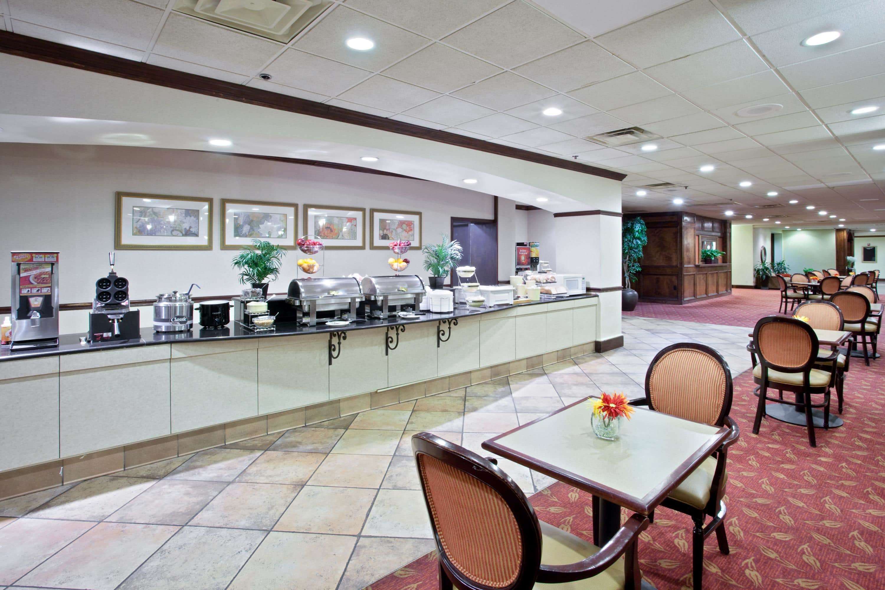 La Quinta Inn & Suites by Wyndham Downtown Conference Center