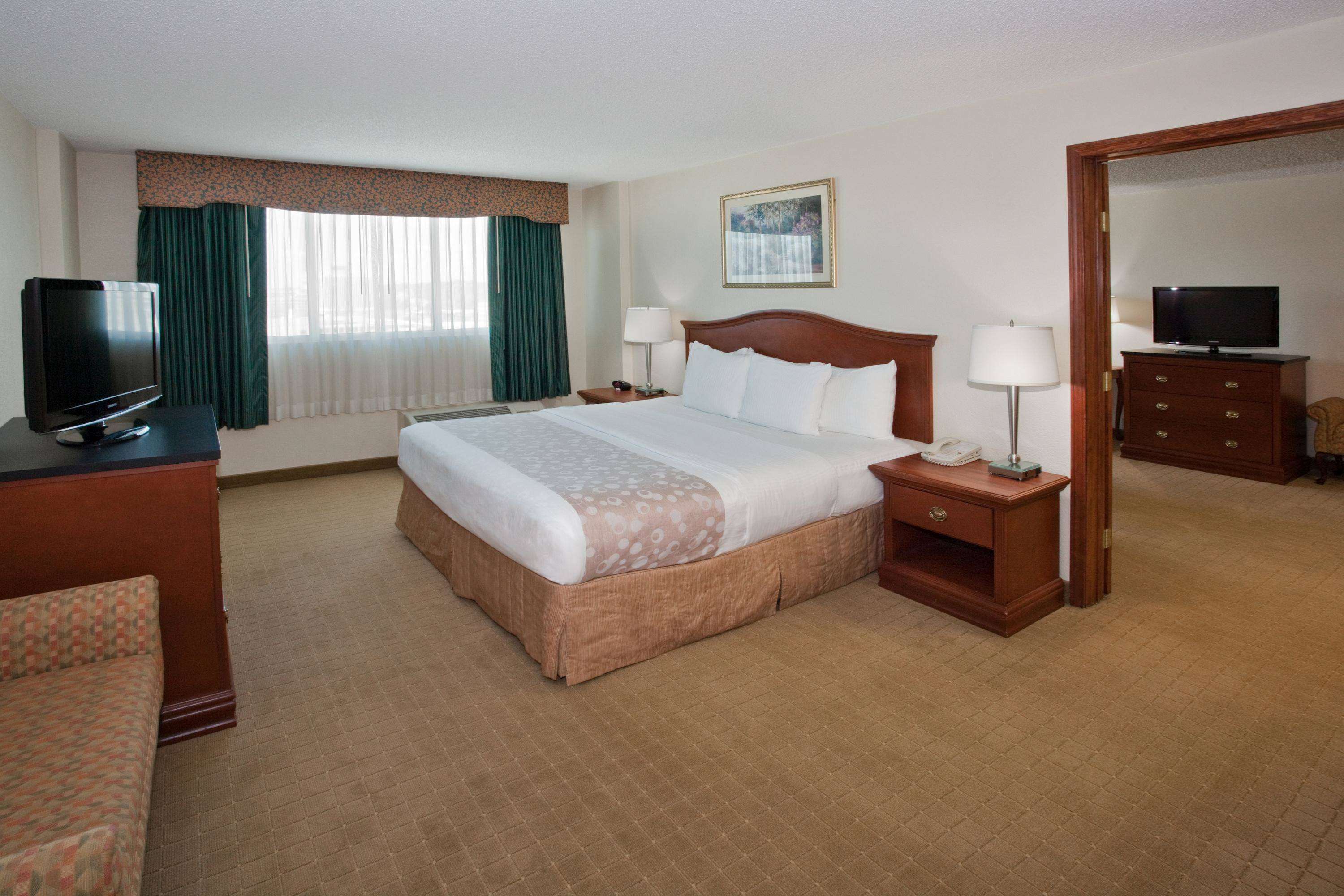 La Quinta Inn & Suites by Wyndham Downtown Conference Center