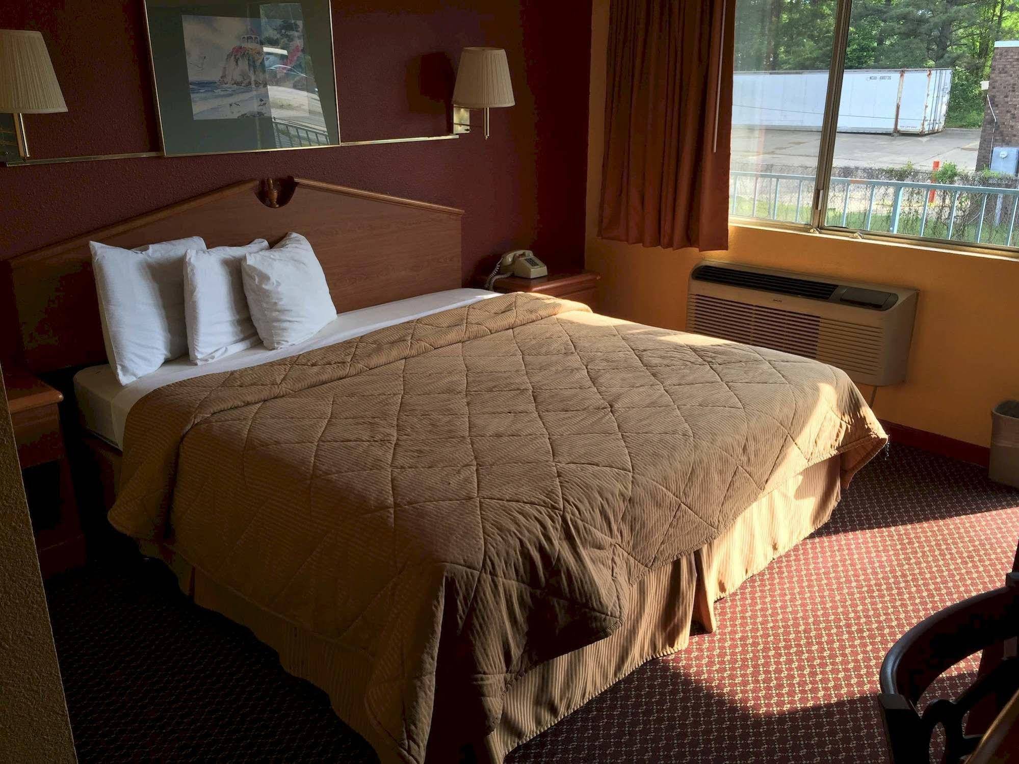 Super 7 Inn Little Rock