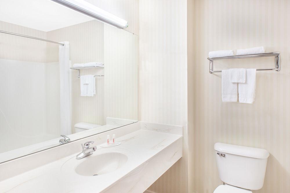 Super 8 by Wyndham Lowell/Bentonville/Rogers Area