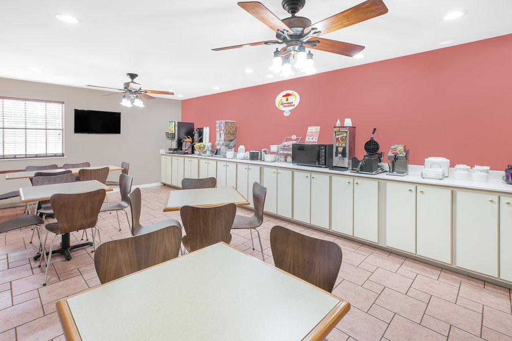 Super 8 by Wyndham Lowell/Bentonville/Rogers Area