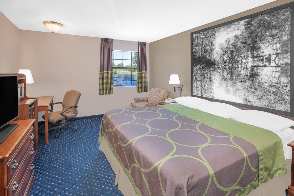 Super 8 by Wyndham Lowell/Bentonville/Rogers Area