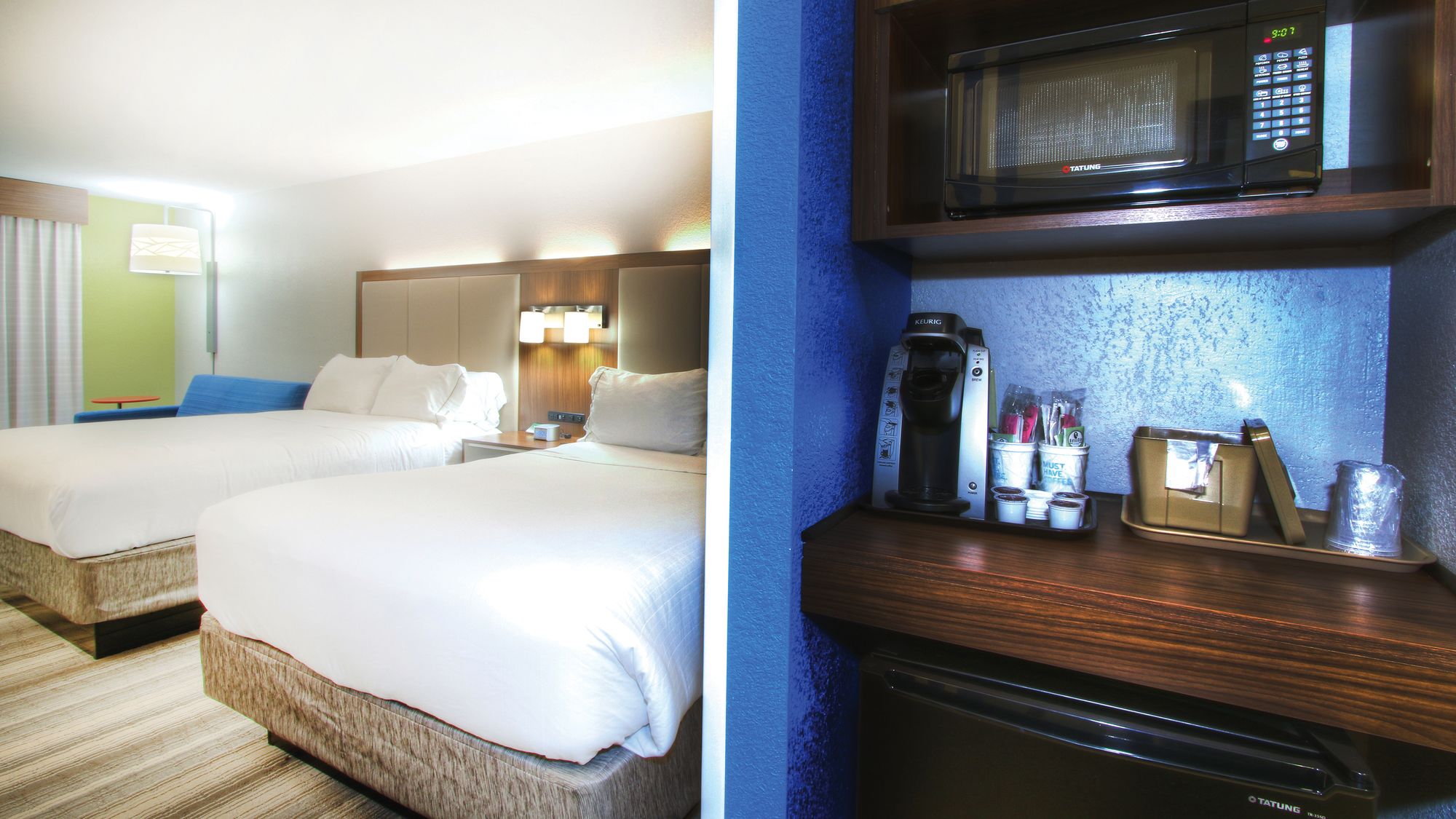 Holiday Inn Express & Suites Magnolia-Lake Columbia