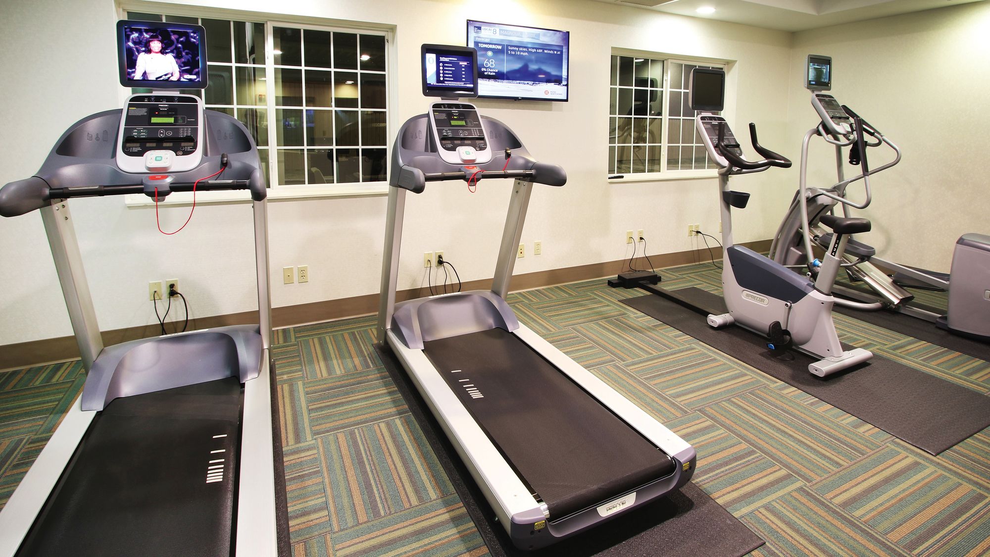 Holiday Inn Express & Suites Magnolia-Lake Columbia