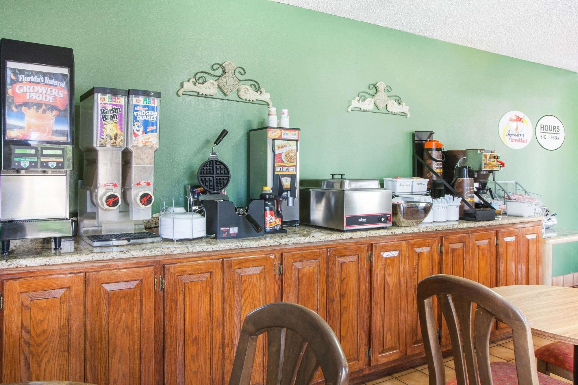 Super 8 by Wyndham Malvern