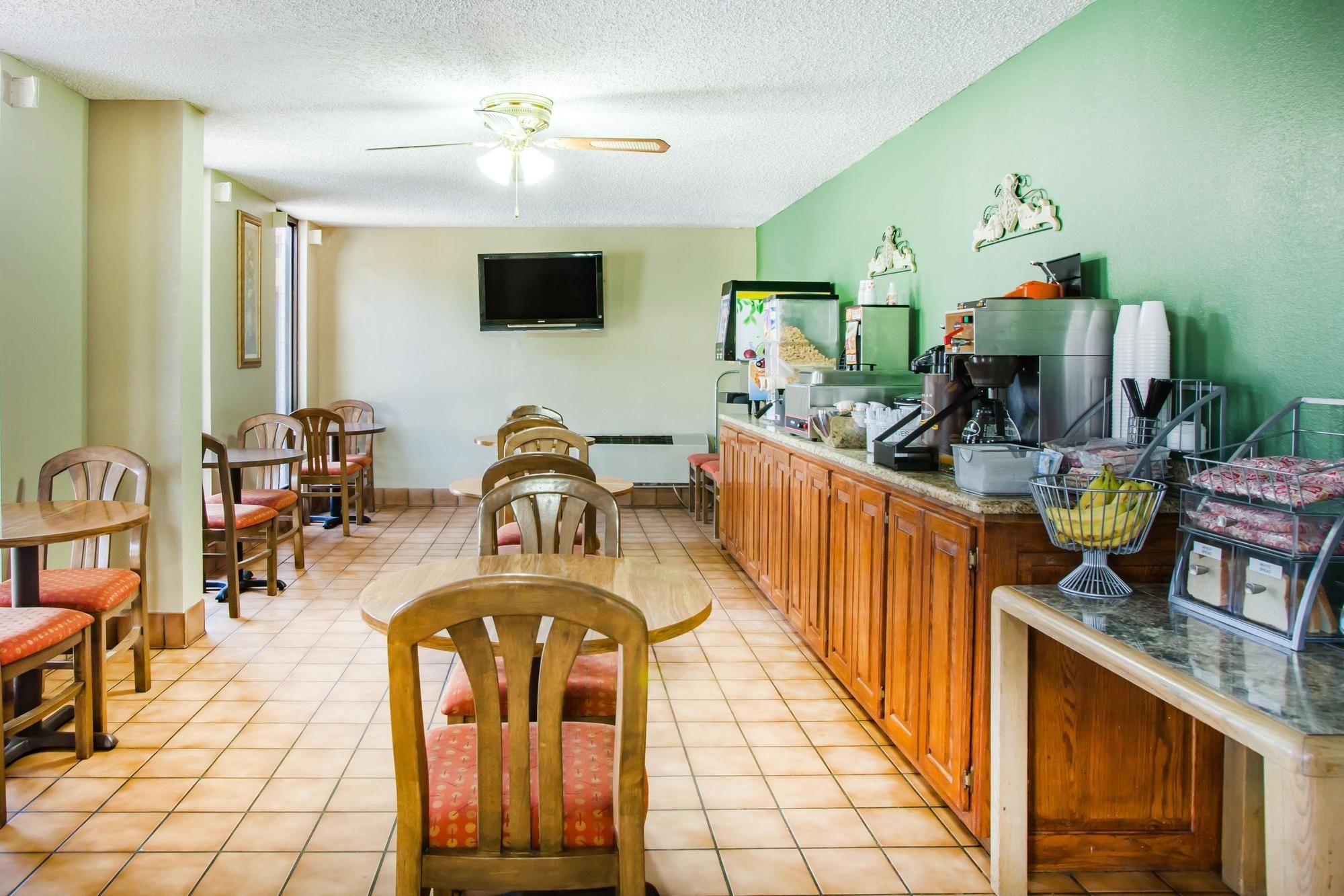 Super 8 by Wyndham Malvern