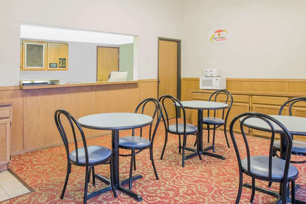 Super 8 by Wyndham Mountain Home