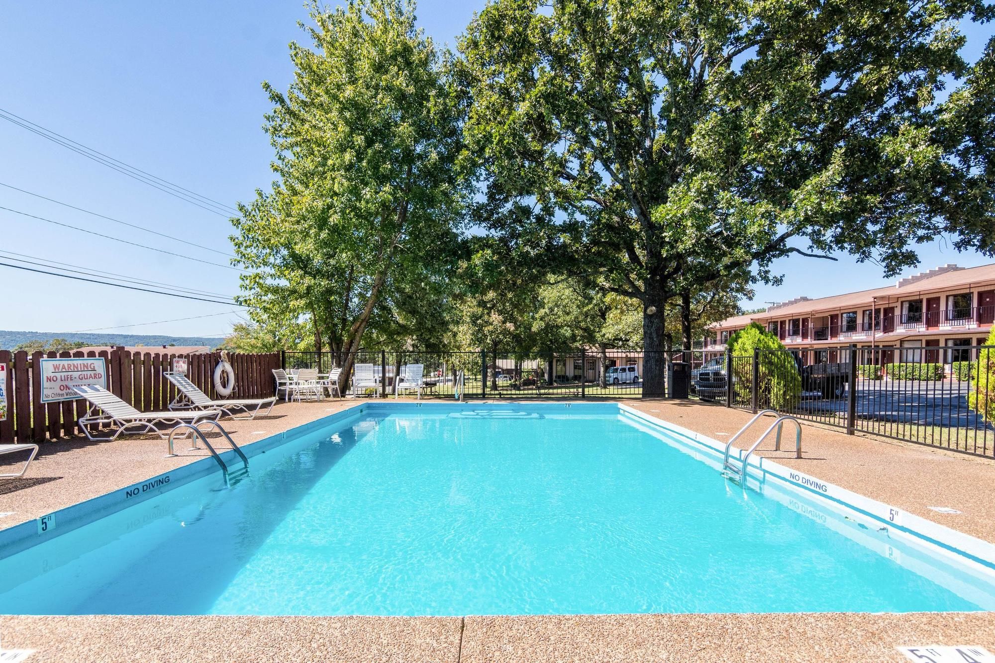 The Parkwood Inn & Suites