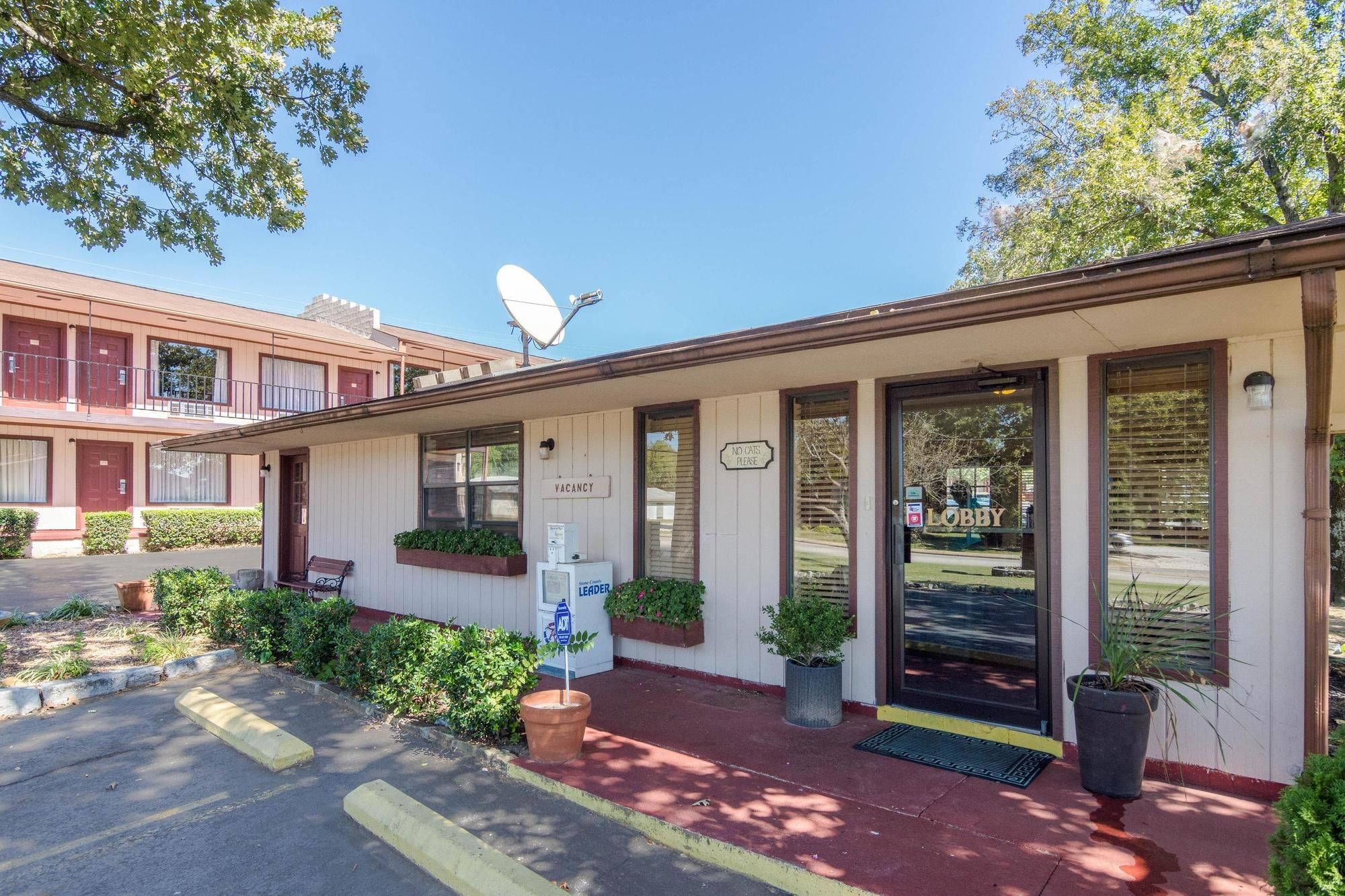 The Parkwood Inn & Suites