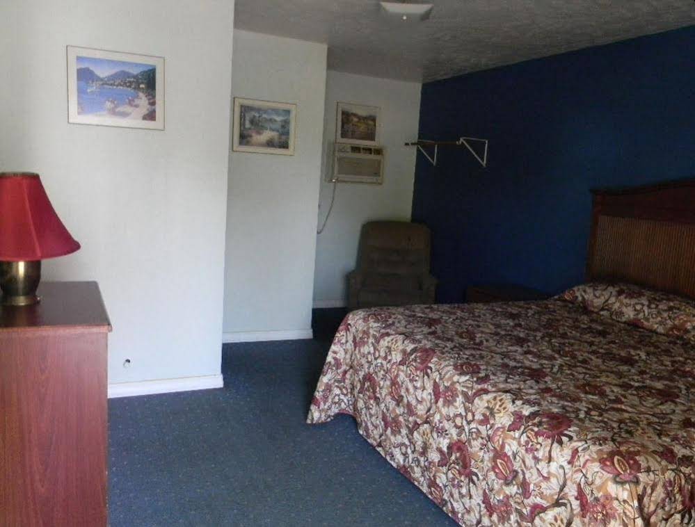Little Shamrock Motel