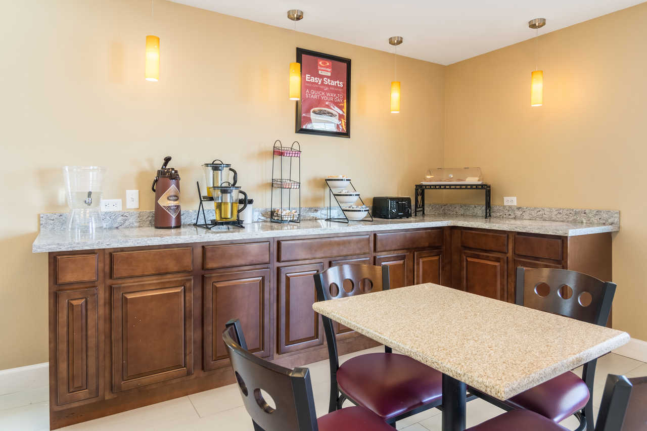 Econo Lodge Inn & Suites North Little Rock near Riverfront