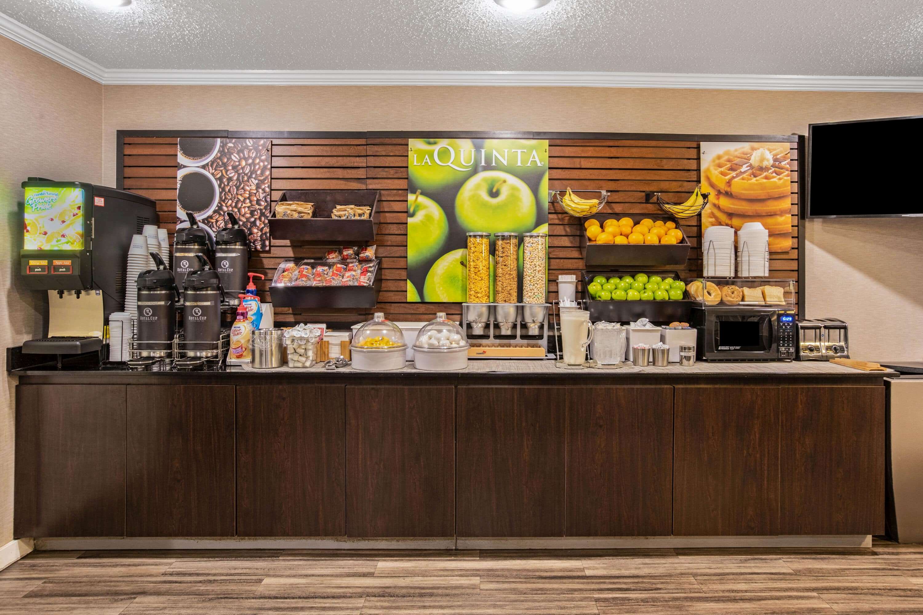 La Quinta Inn & Suites by Wyndham N Little Rock-McCain Mall