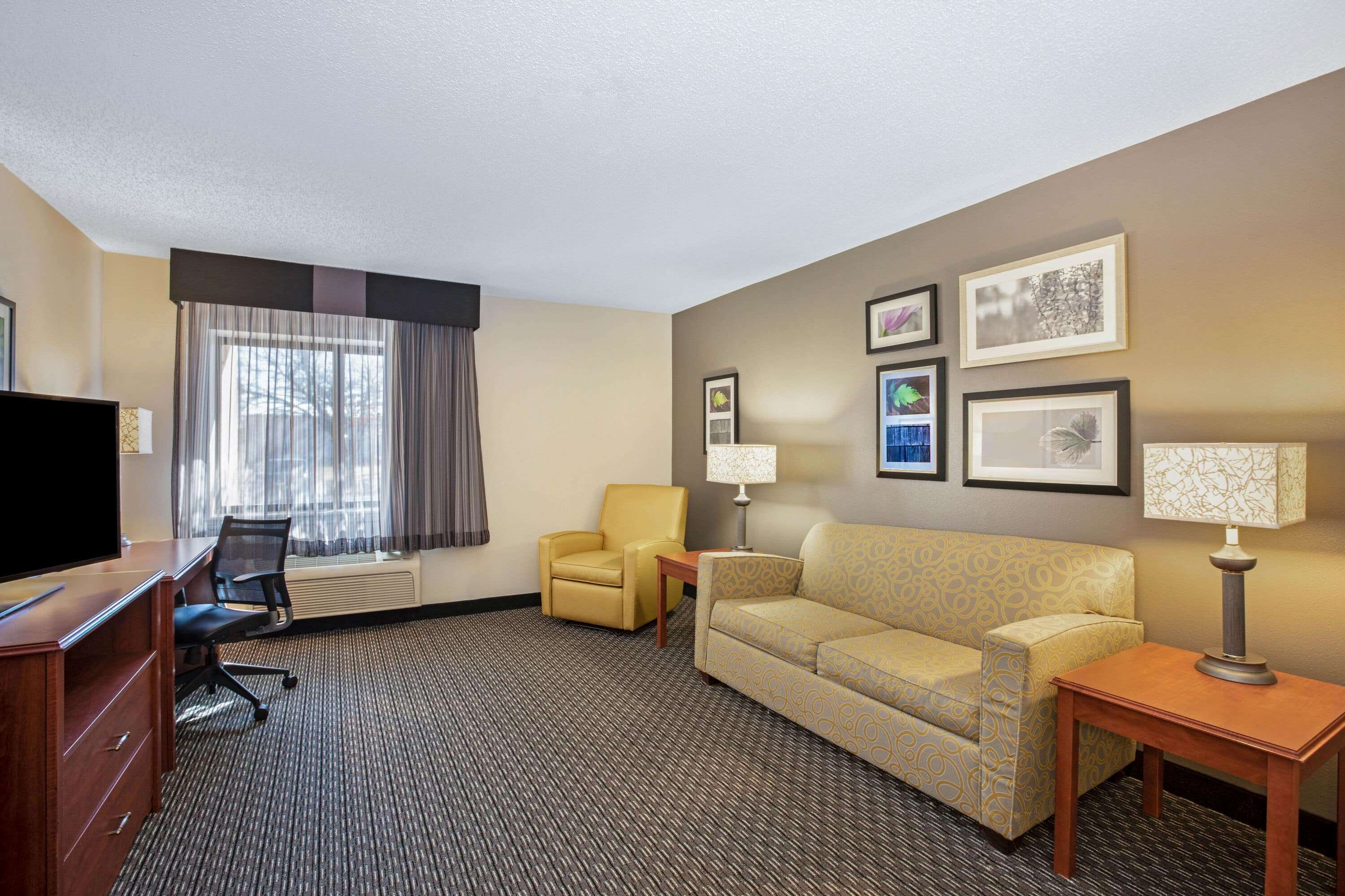 La Quinta Inn & Suites by Wyndham N Little Rock-McCain Mall
