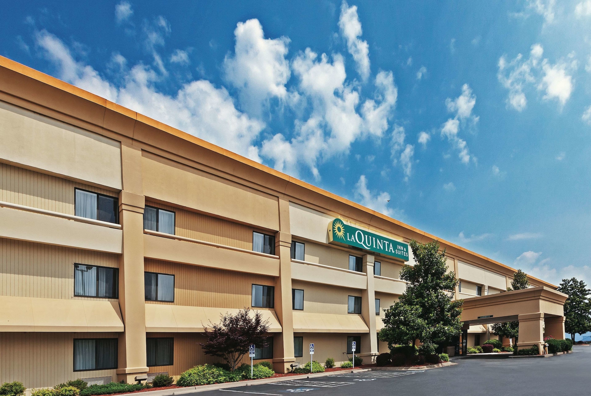 La Quinta Inn & Suites by Wyndham N Little Rock-McCain Mall