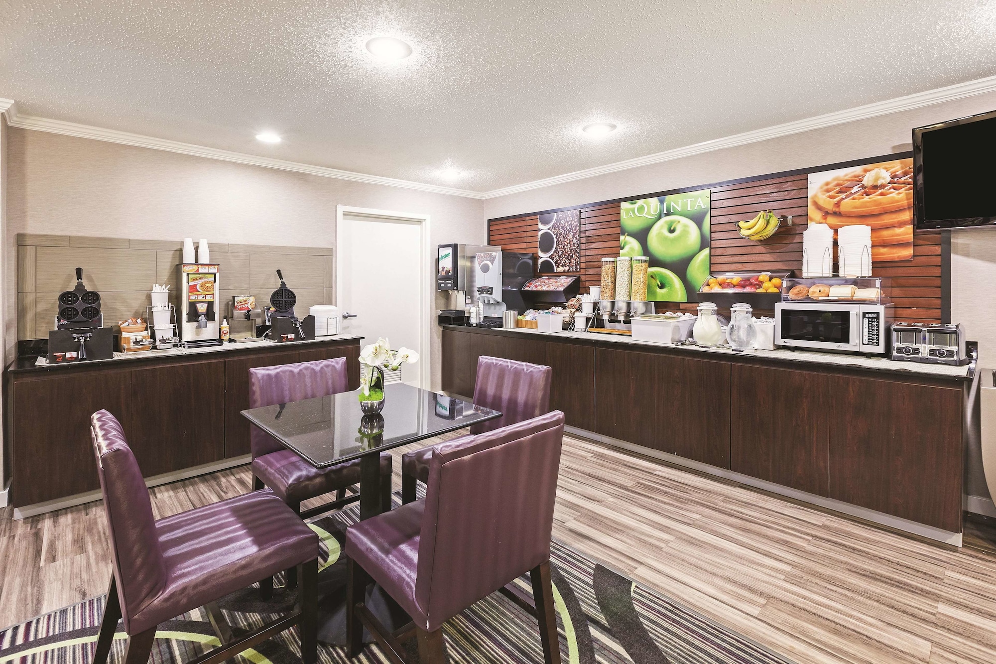 La Quinta Inn & Suites by Wyndham N Little Rock-McCain Mall