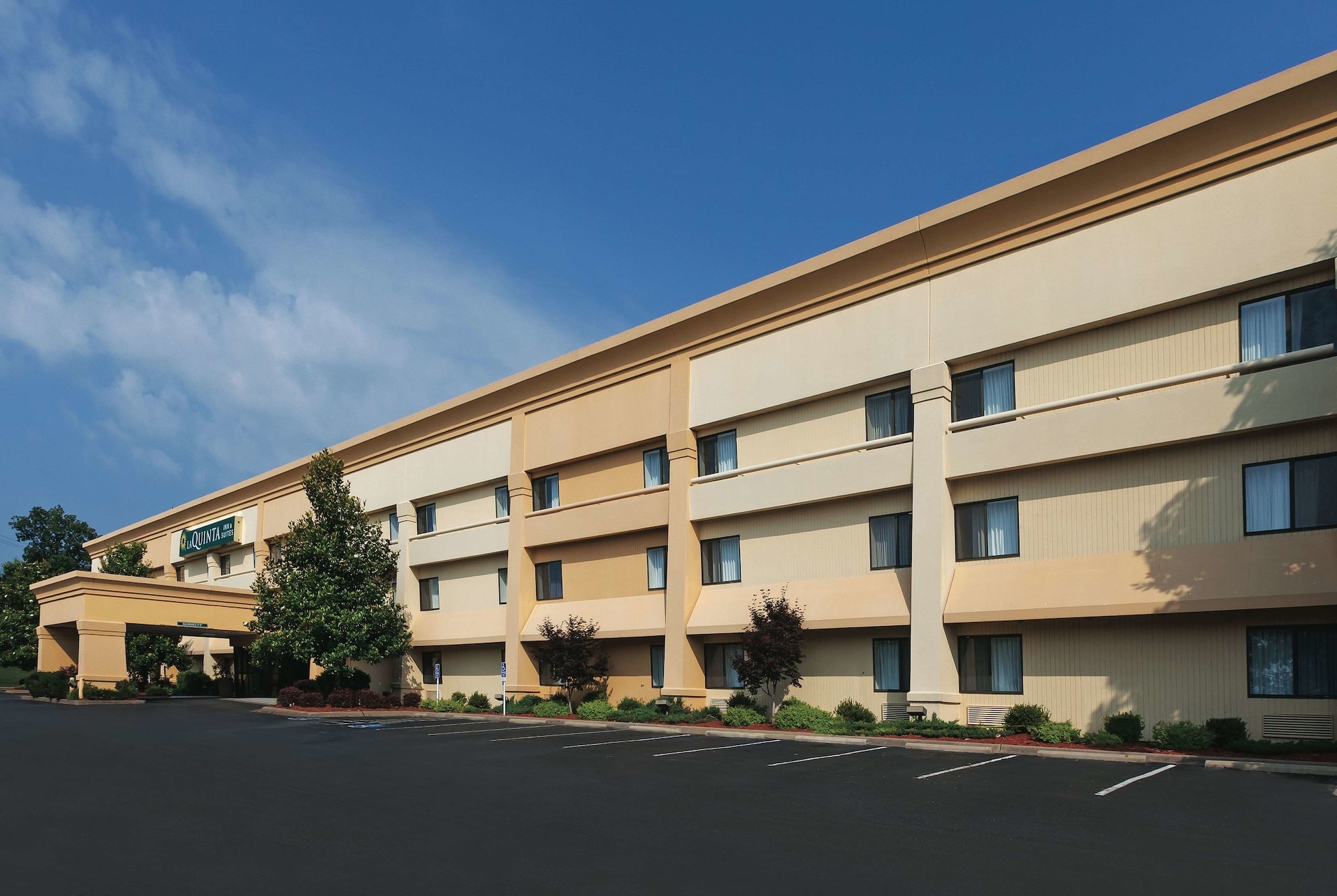 La Quinta Inn & Suites by Wyndham N Little Rock-McCain Mall