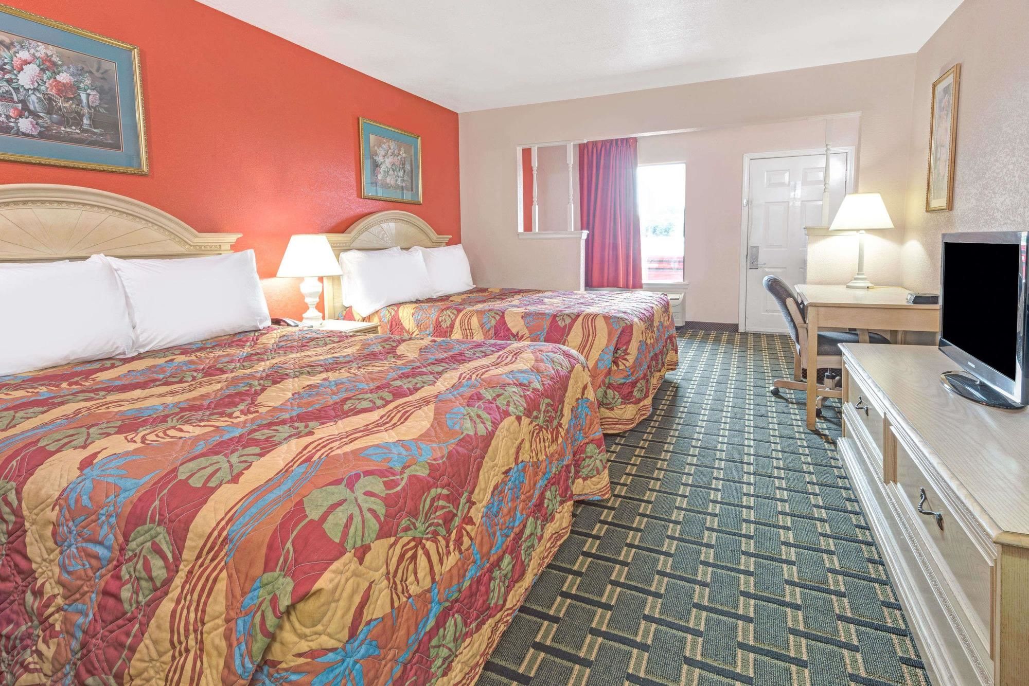 Days Inn & Suites by Wyndham Osceola AR
