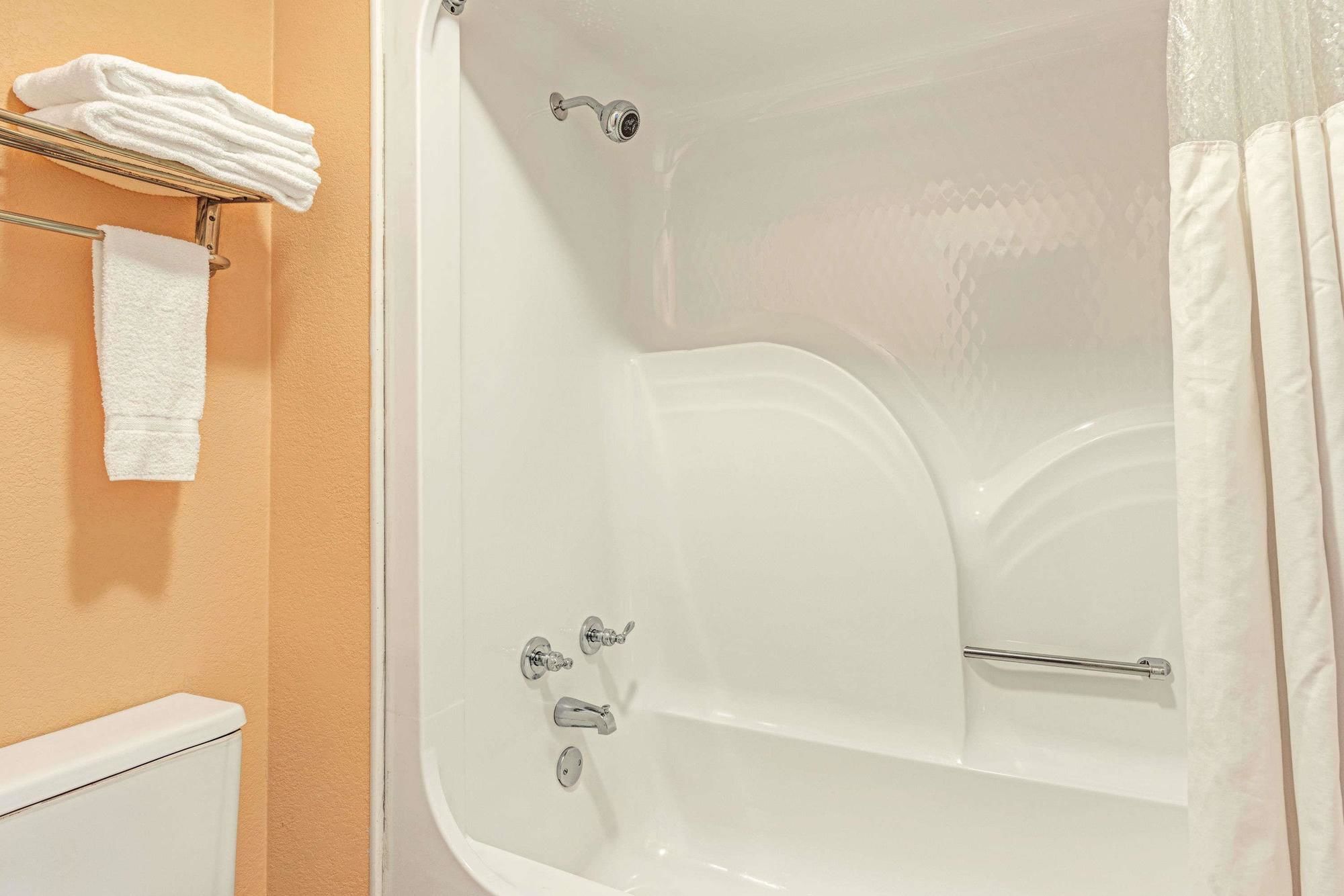Days Inn & Suites by Wyndham Osceola AR