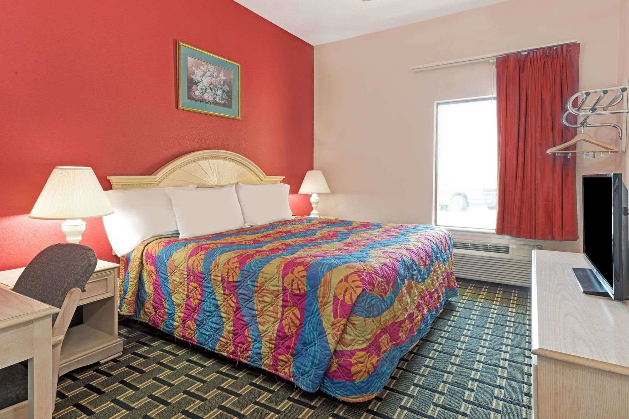 Days Inn & Suites by Wyndham Osceola AR