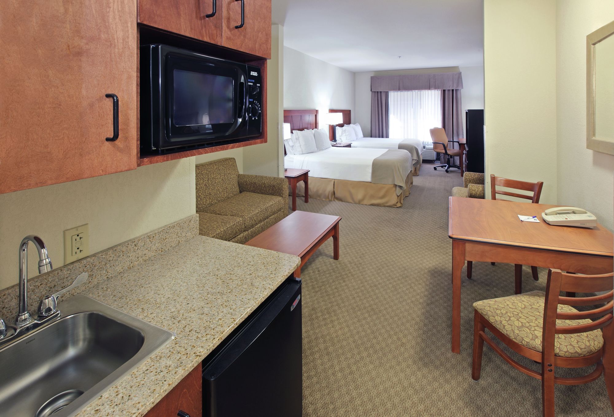 Holiday Inn Express & Suites Pine Bluff/Pines Mall
