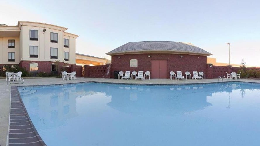 Holiday Inn Express & Suites Pine Bluff/Pines Mall