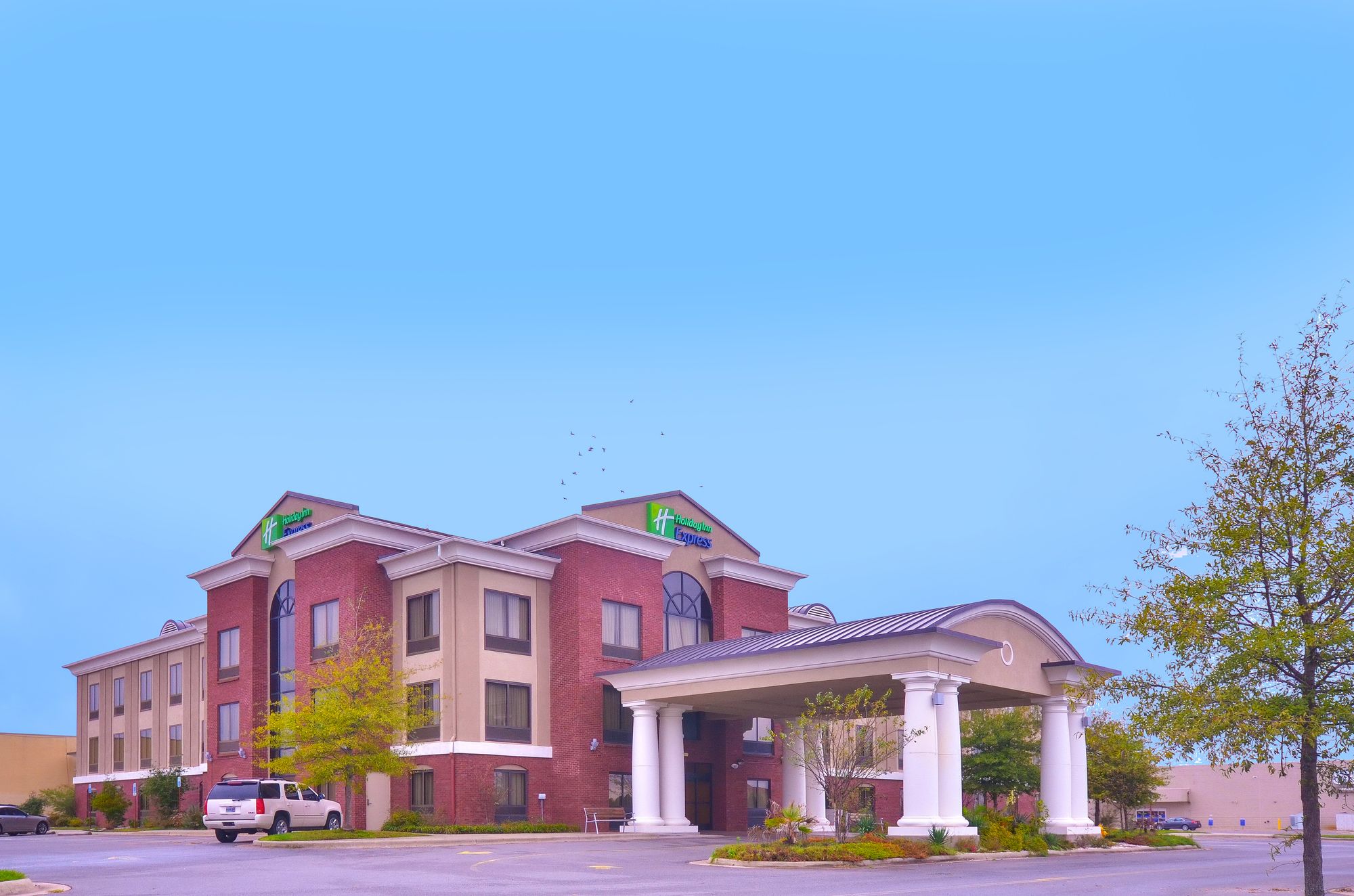 Holiday Inn Express & Suites Pine Bluff/Pines Mall