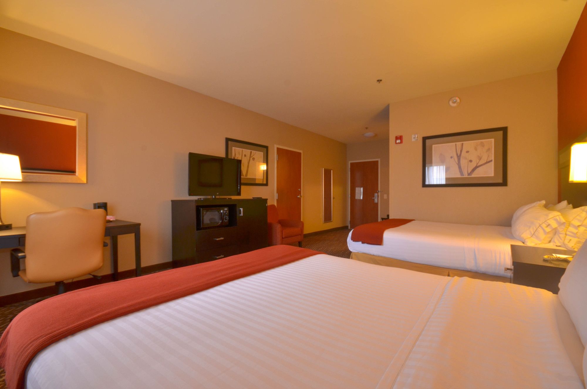 Holiday Inn Express & Suites Pine Bluff/Pines Mall