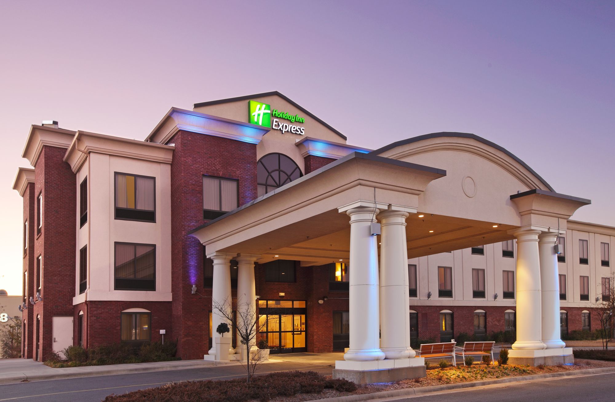 Holiday Inn Express & Suites Pine Bluff/Pines Mall