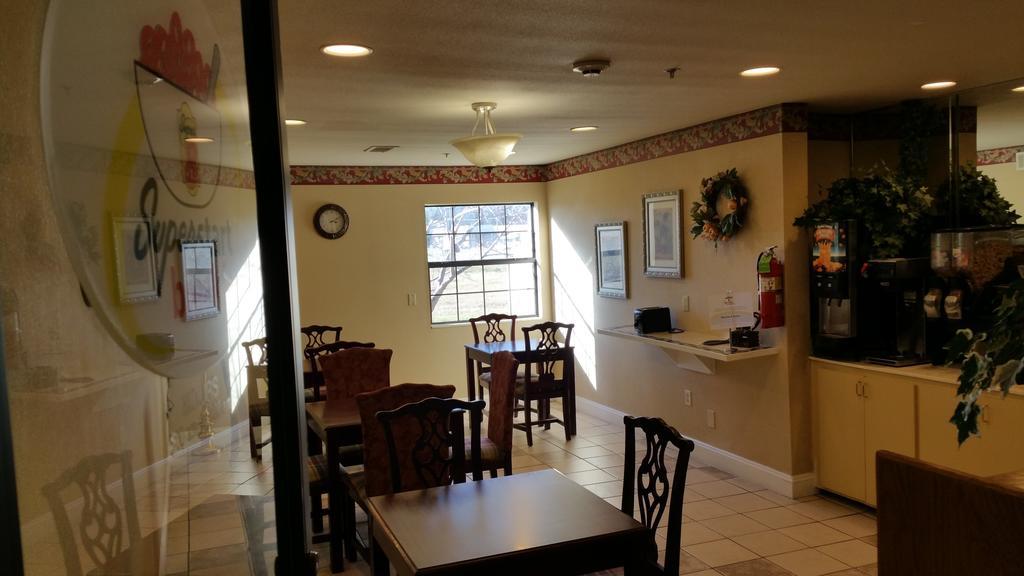 Super 8 by Wyndham Pine Bluff