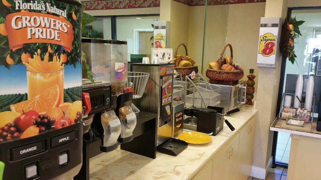 Super 8 by Wyndham Pine Bluff