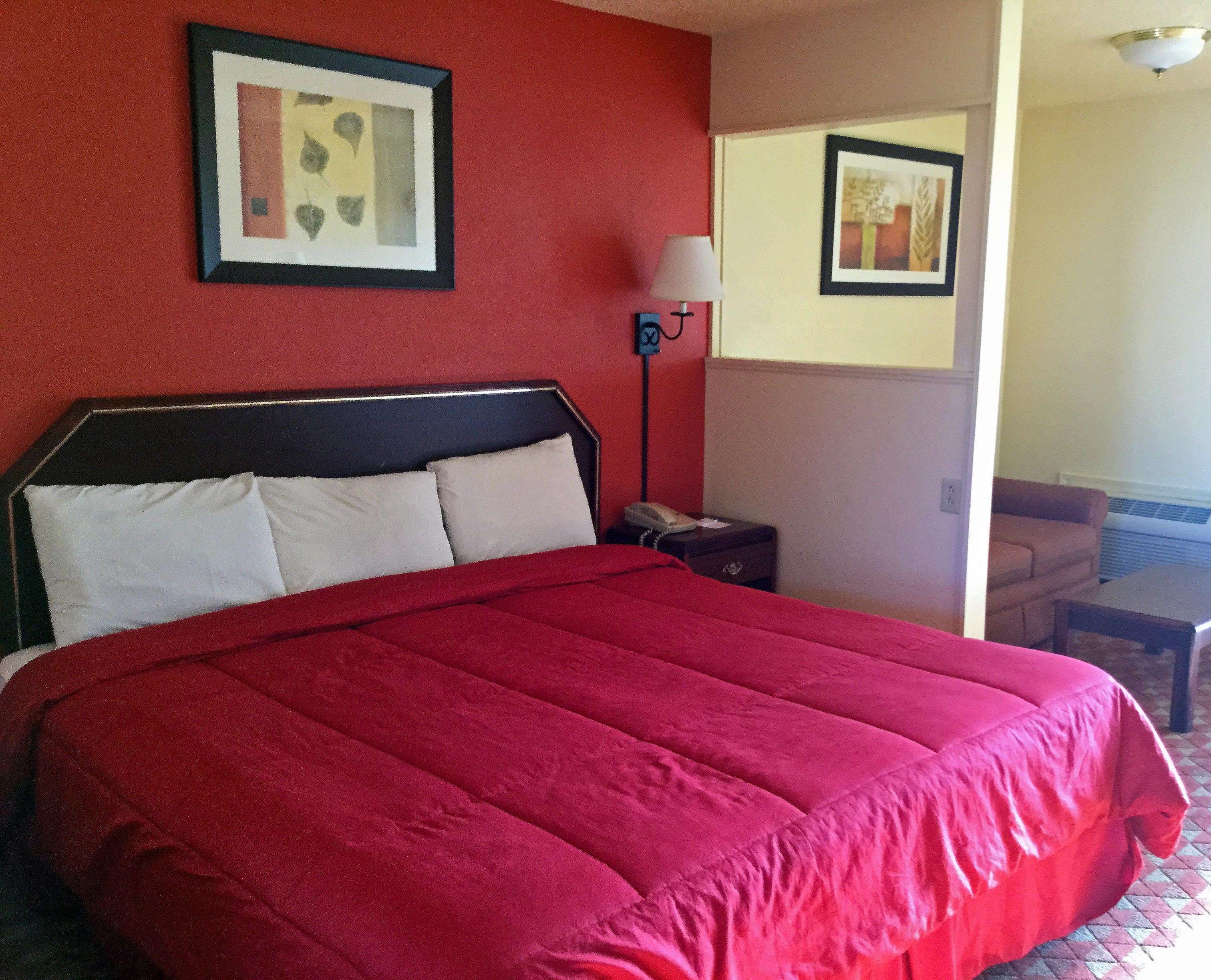 Americas Best Value Inn & Suites