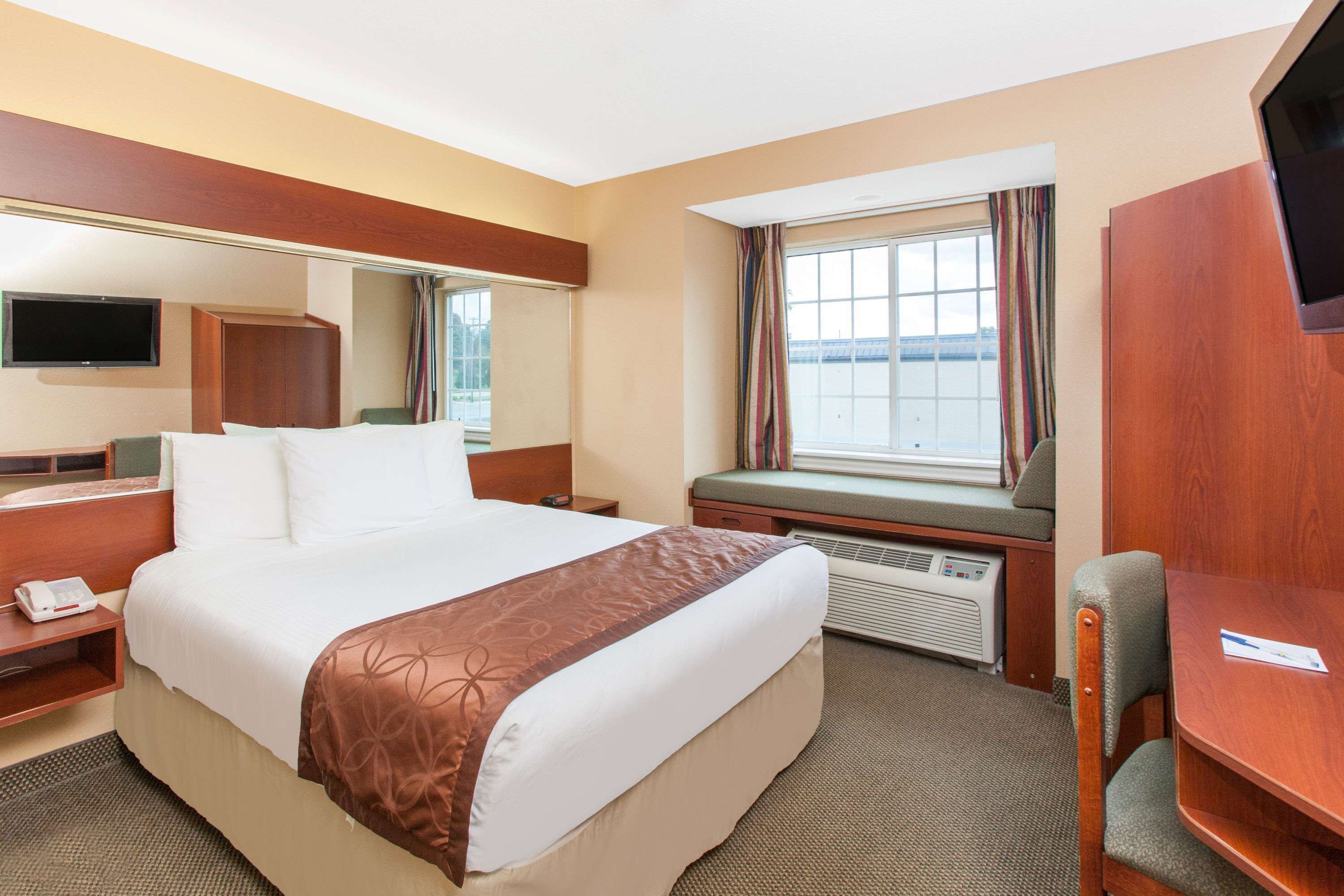 Microtel Inn & Suites by Wyndham Rogers