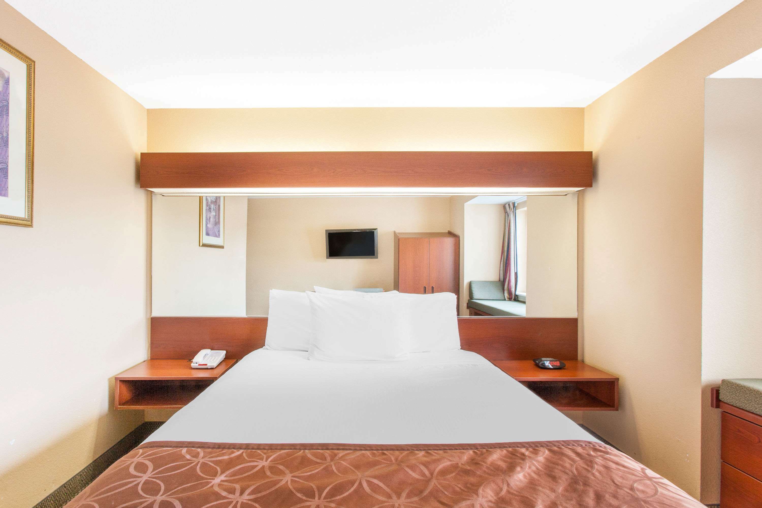 Microtel Inn & Suites by Wyndham Rogers