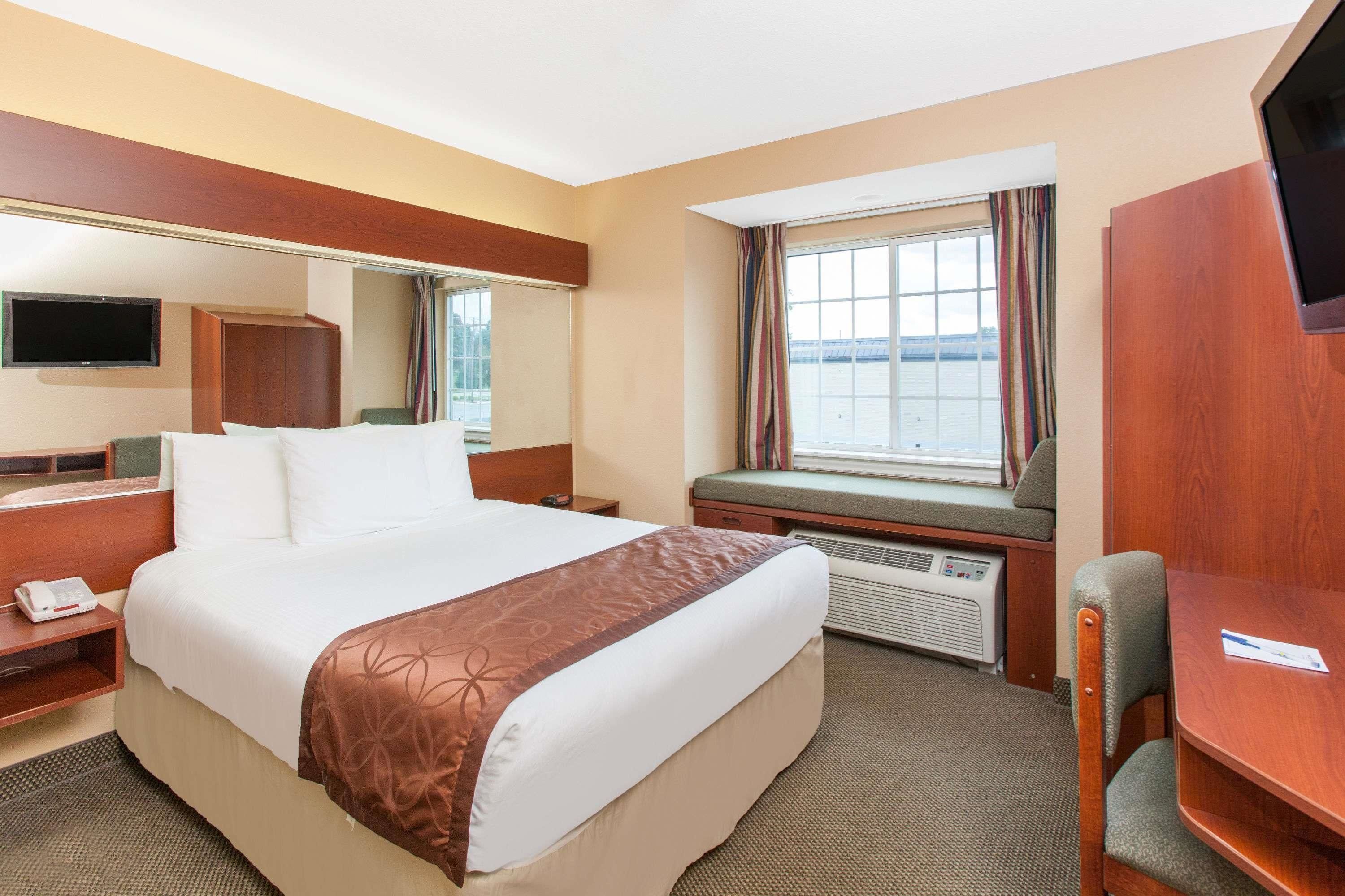 Microtel Inn & Suites by Wyndham Rogers