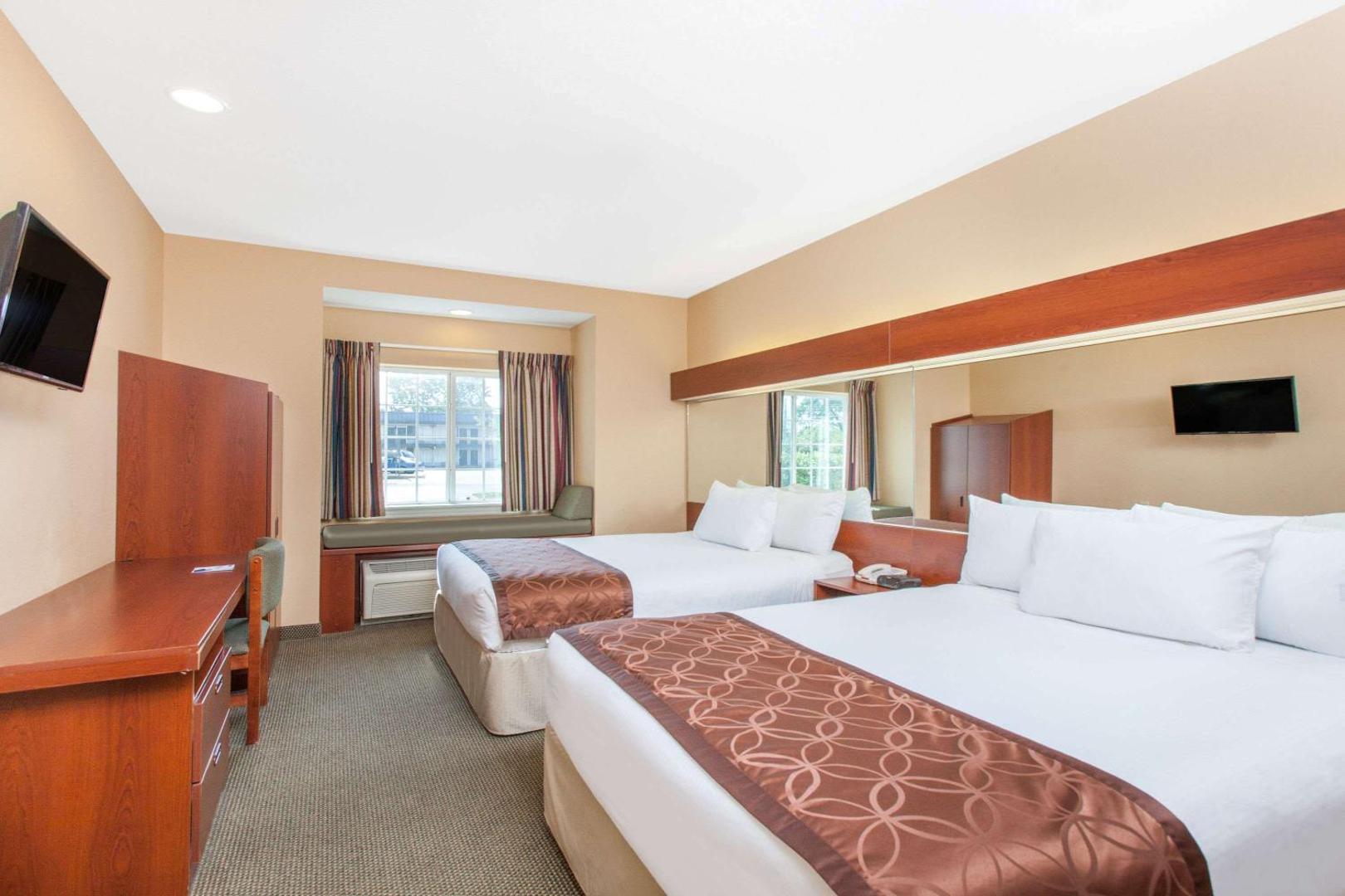 Microtel Inn & Suites by Wyndham Rogers