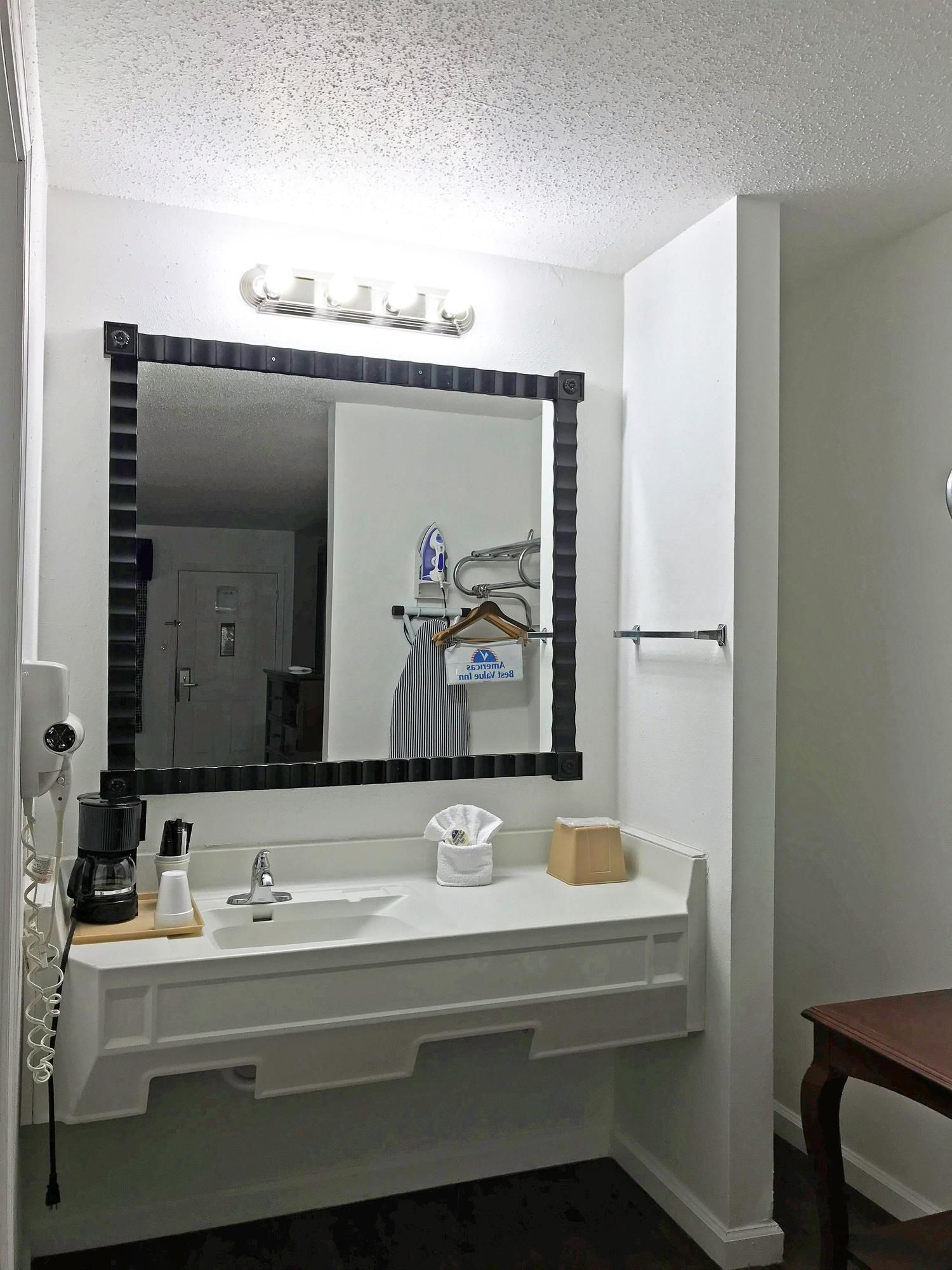 Americas Best Value Inn & Suites Russellville
