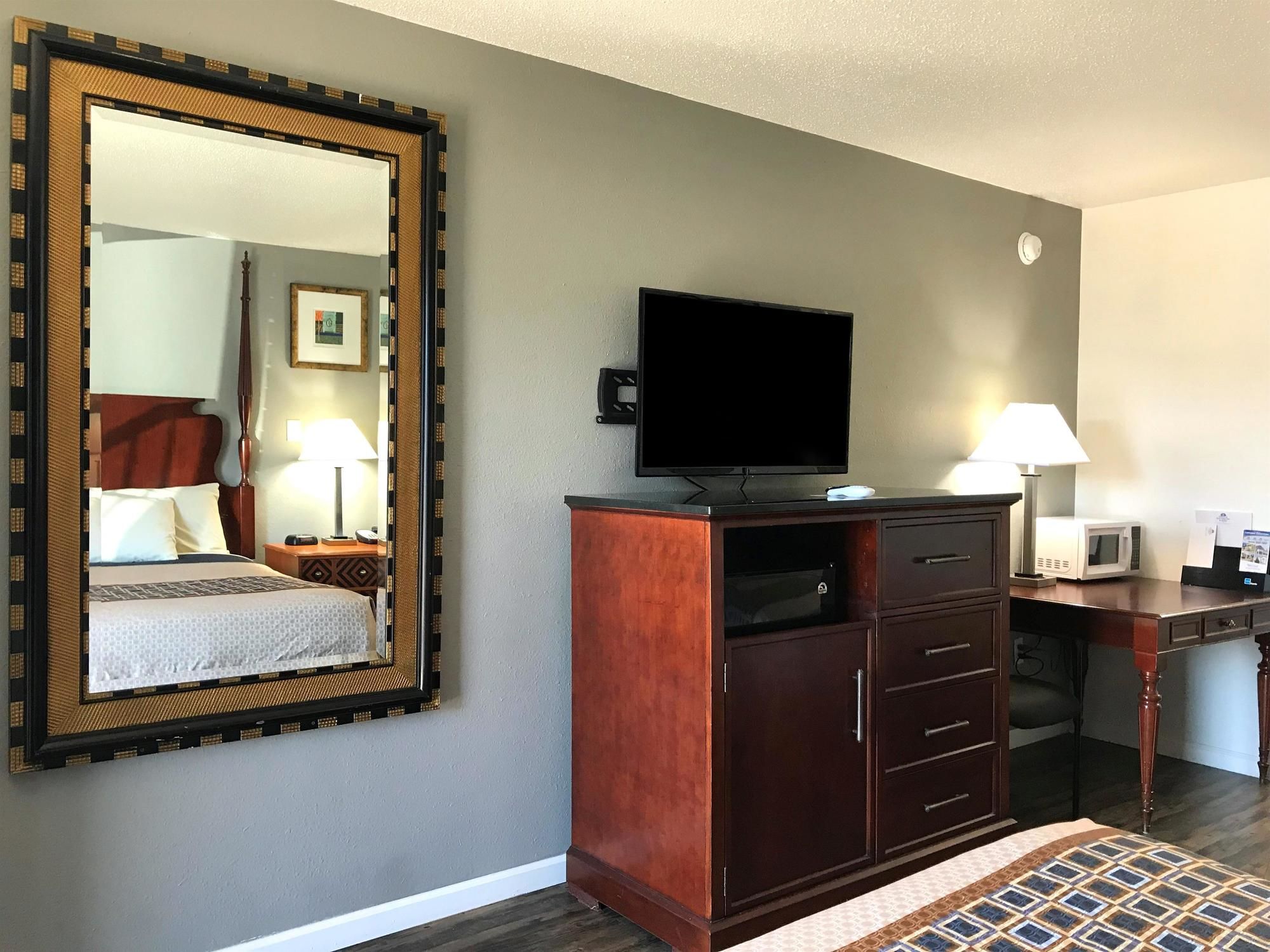 Americas Best Value Inn & Suites Russellville