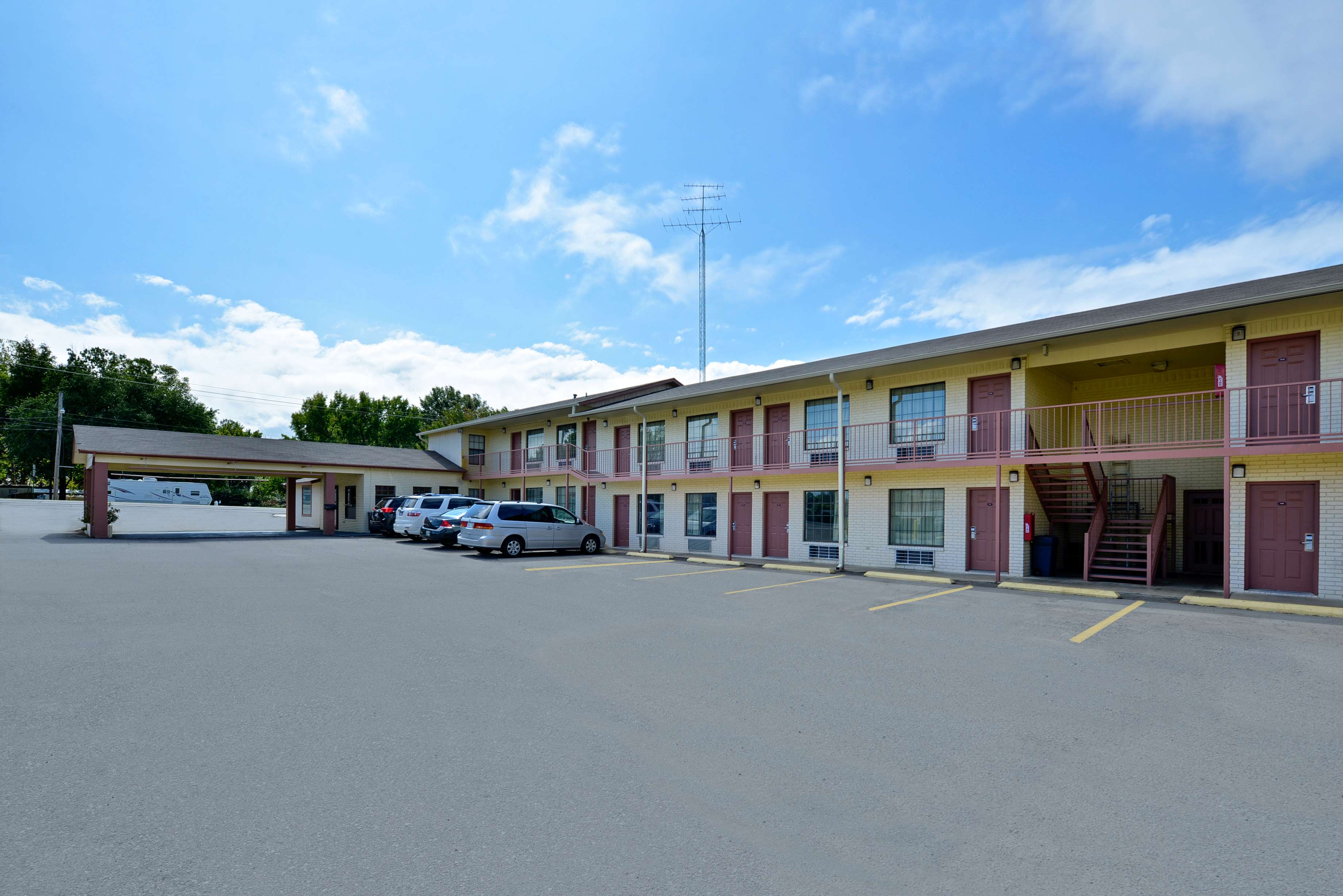 Americas Best Value Inn & Suites Russellville