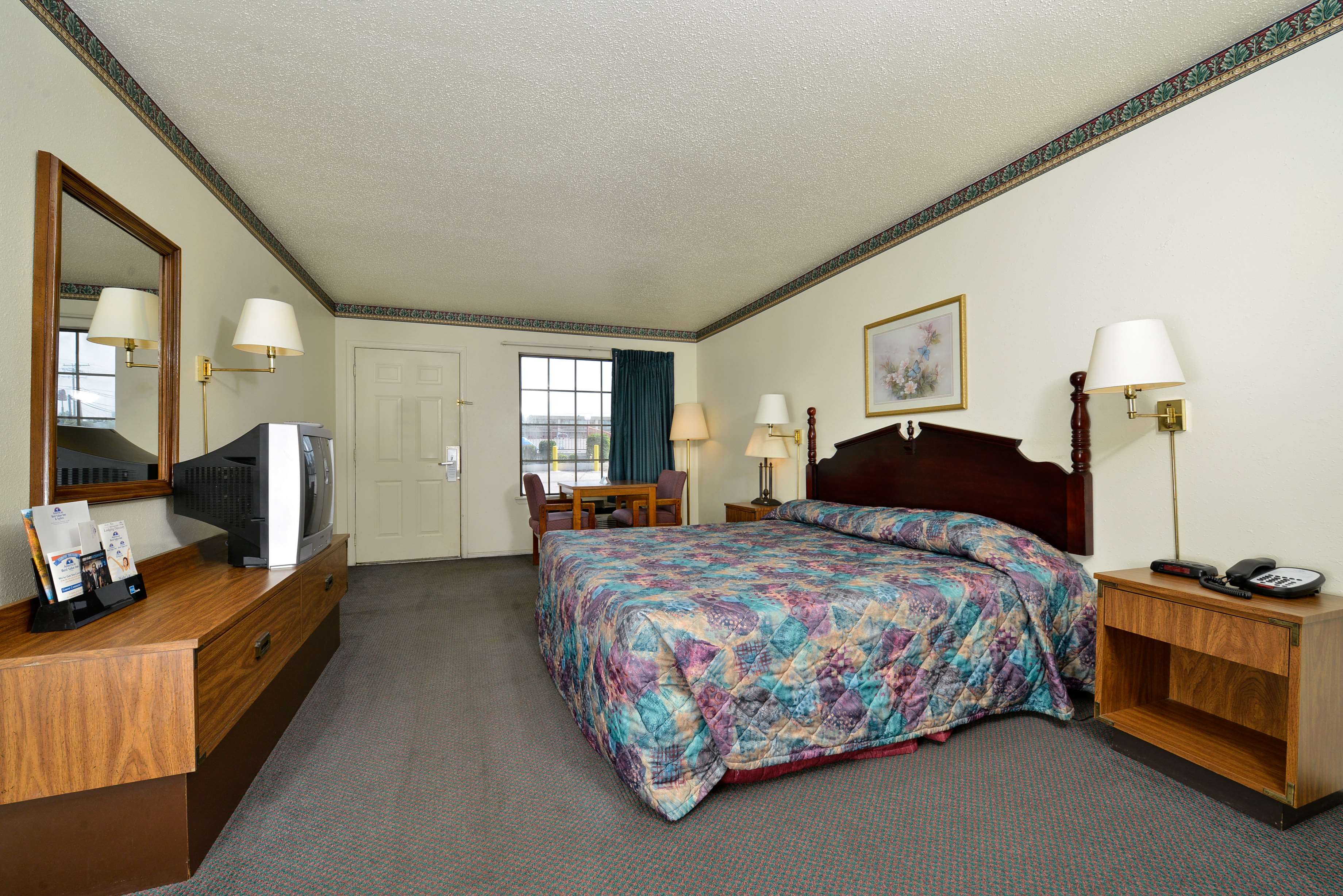 Americas Best Value Inn & Suites Russellville