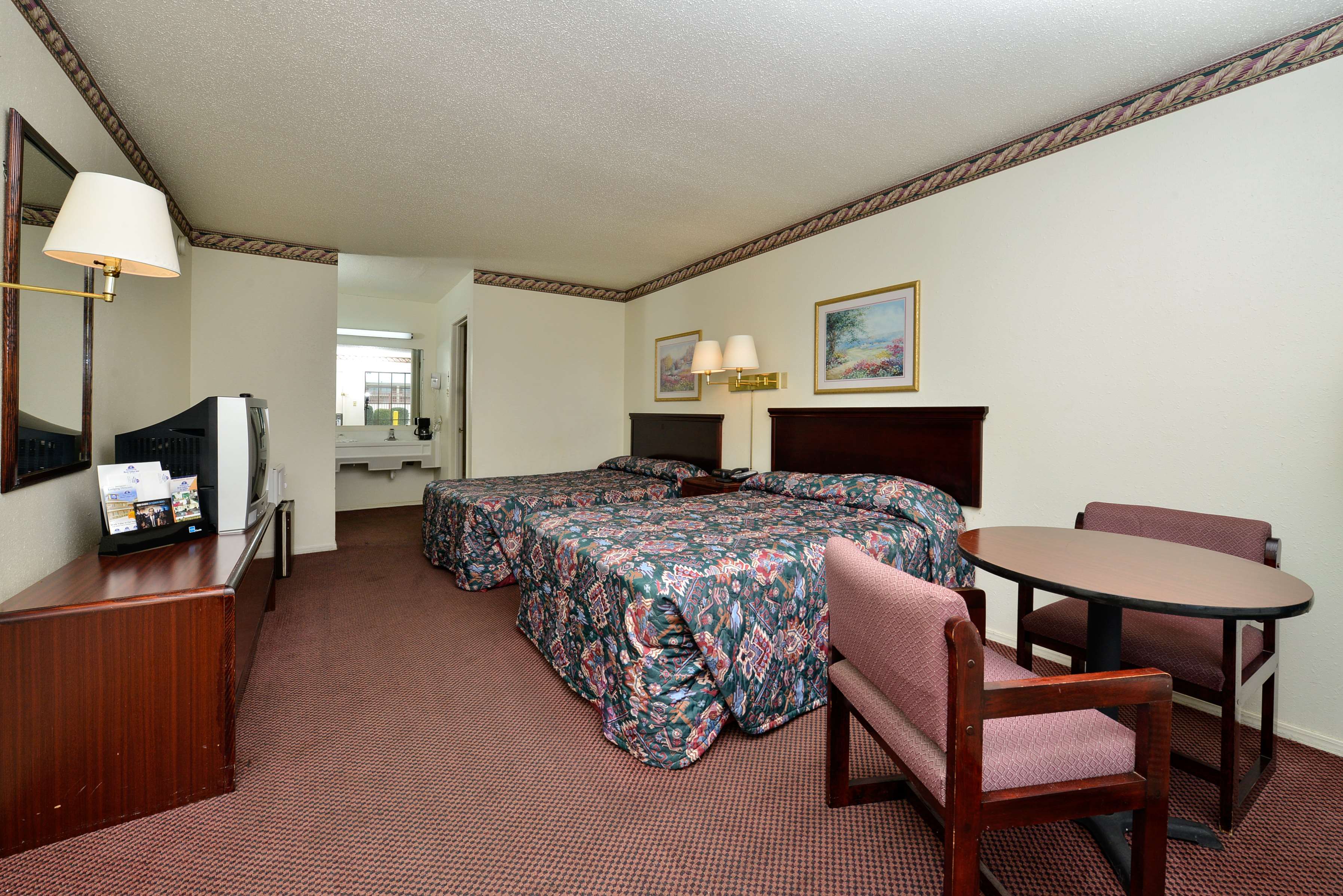 Americas Best Value Inn & Suites Russellville