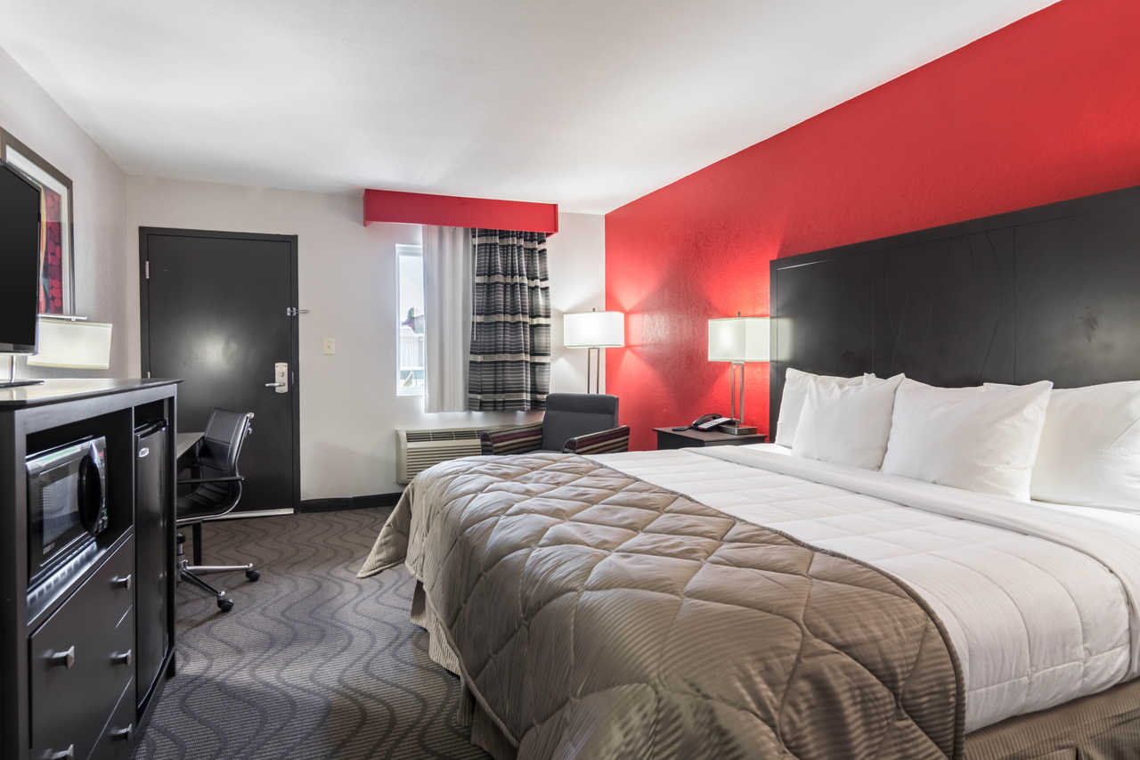 Clarion Inn & Suites Russellville I-40